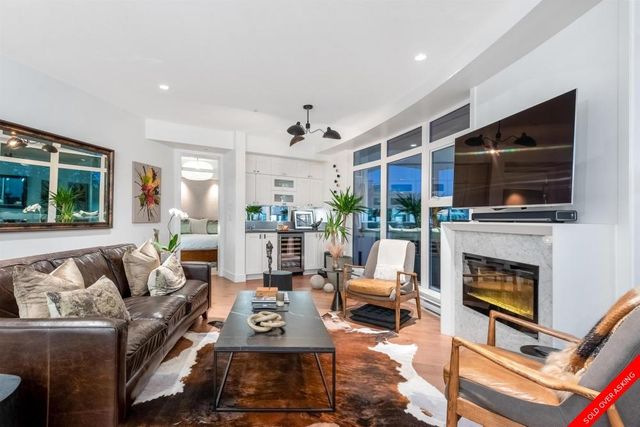 badge_image32 at 301 - 14855 Thrift Avenue, White Rock, South Surrey White Rock