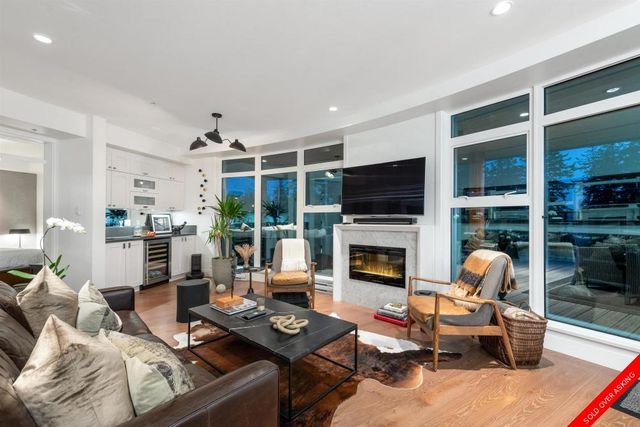 badge_image33 at 301 - 14855 Thrift Avenue, White Rock, South Surrey White Rock