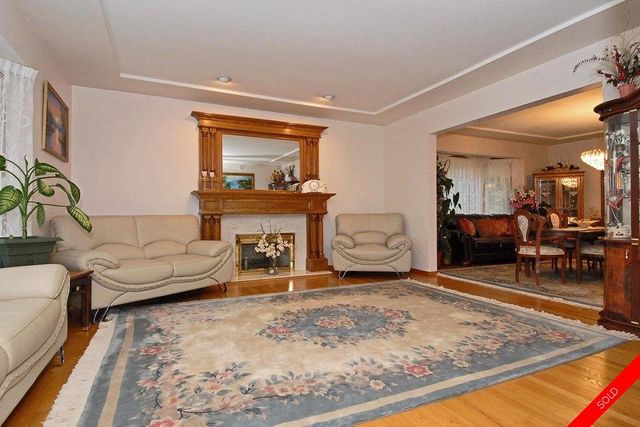 badge_image at 1121 King George Highway, King George Corridor, South Surrey White Rock