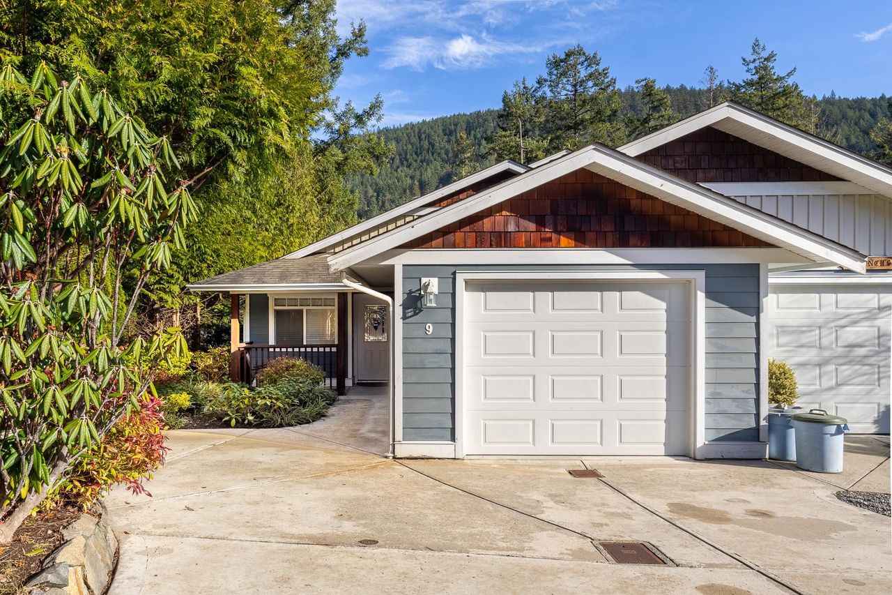 9 - 12710 Lagoon Road, Pender Harbour Egmont, Sunshine Coast 