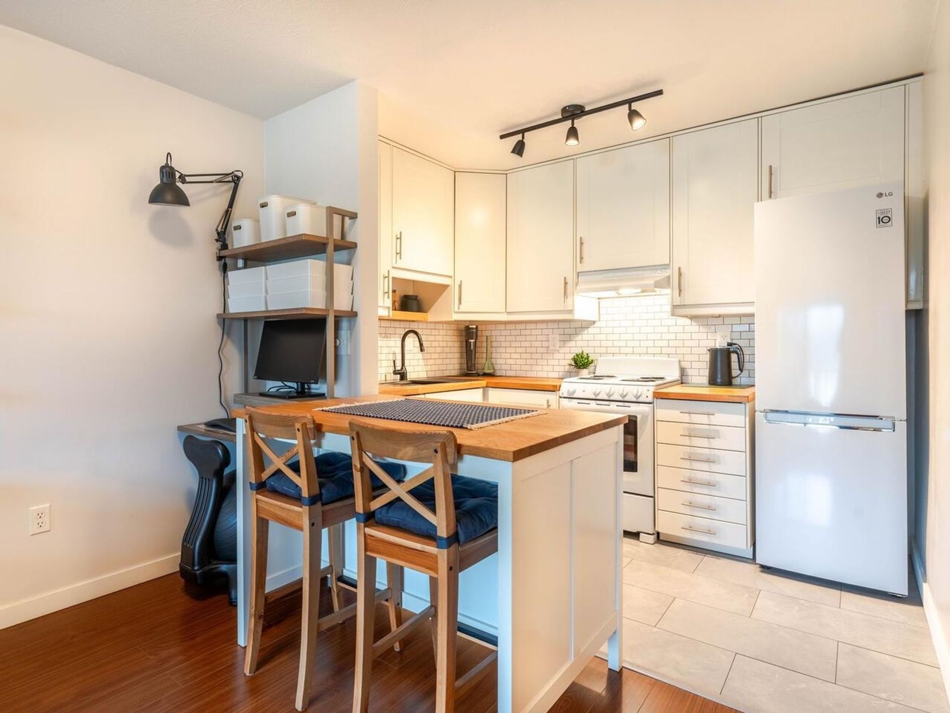 2045-franklin-street-hastings-vancouver-east-08 at 304 - 2045 Franklin Street, Hastings, Vancouver East 2045-franklin-street-hastings-vancouver-east-08 at 304 - 2045 Franklin Street, Hastings, Vancouver East