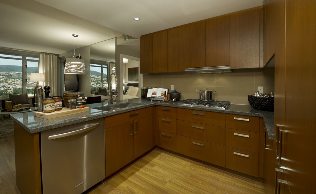 2905 - 3008 Glen Dr., North Coquitlam, Coquitlam 