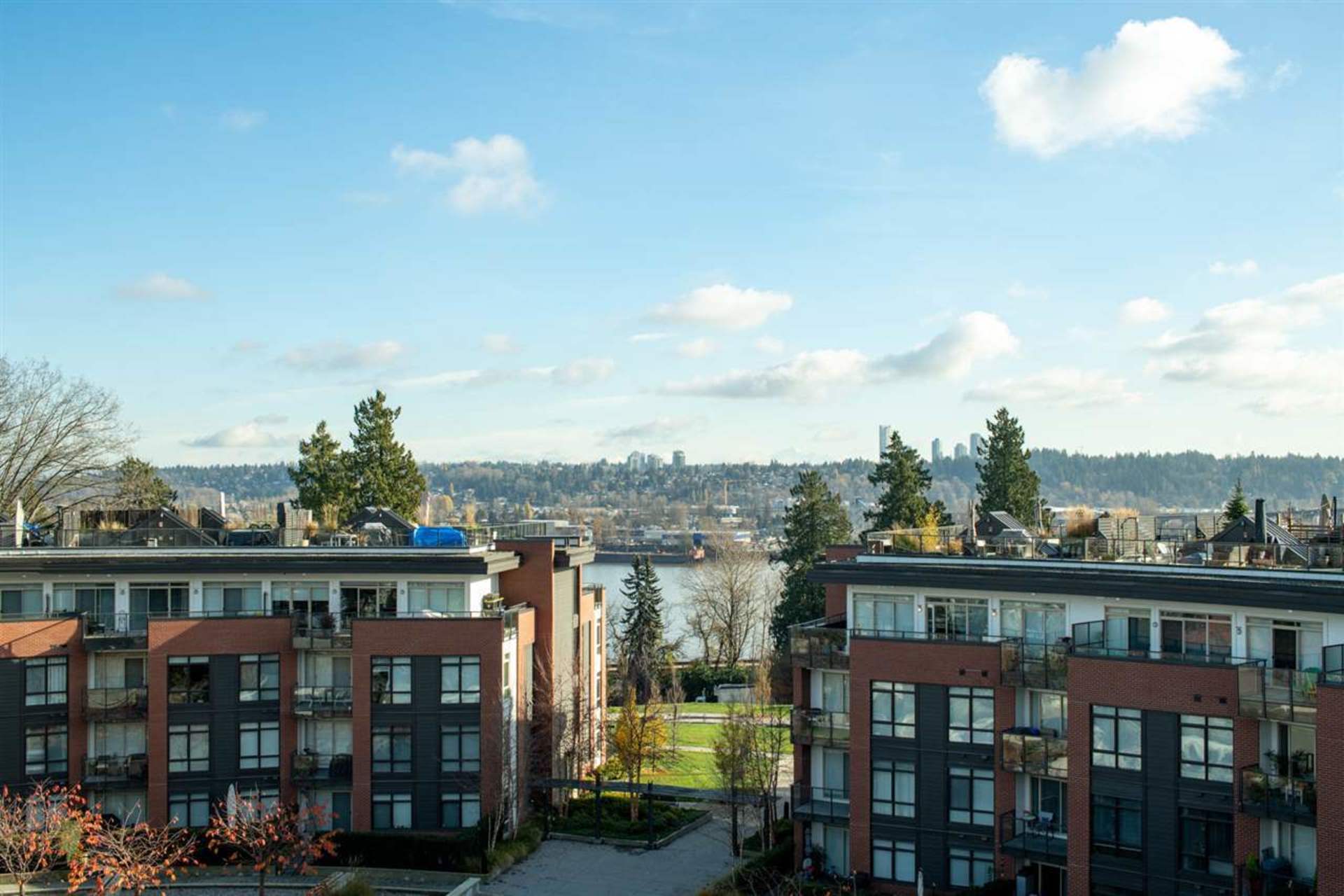 404 - 26 E Royal Avenue, Fraserview NW, New Westminster  by Miller Wark Real Estate Team 404 - 26 E Royal Avenue, Fraserview NW, New Westminster