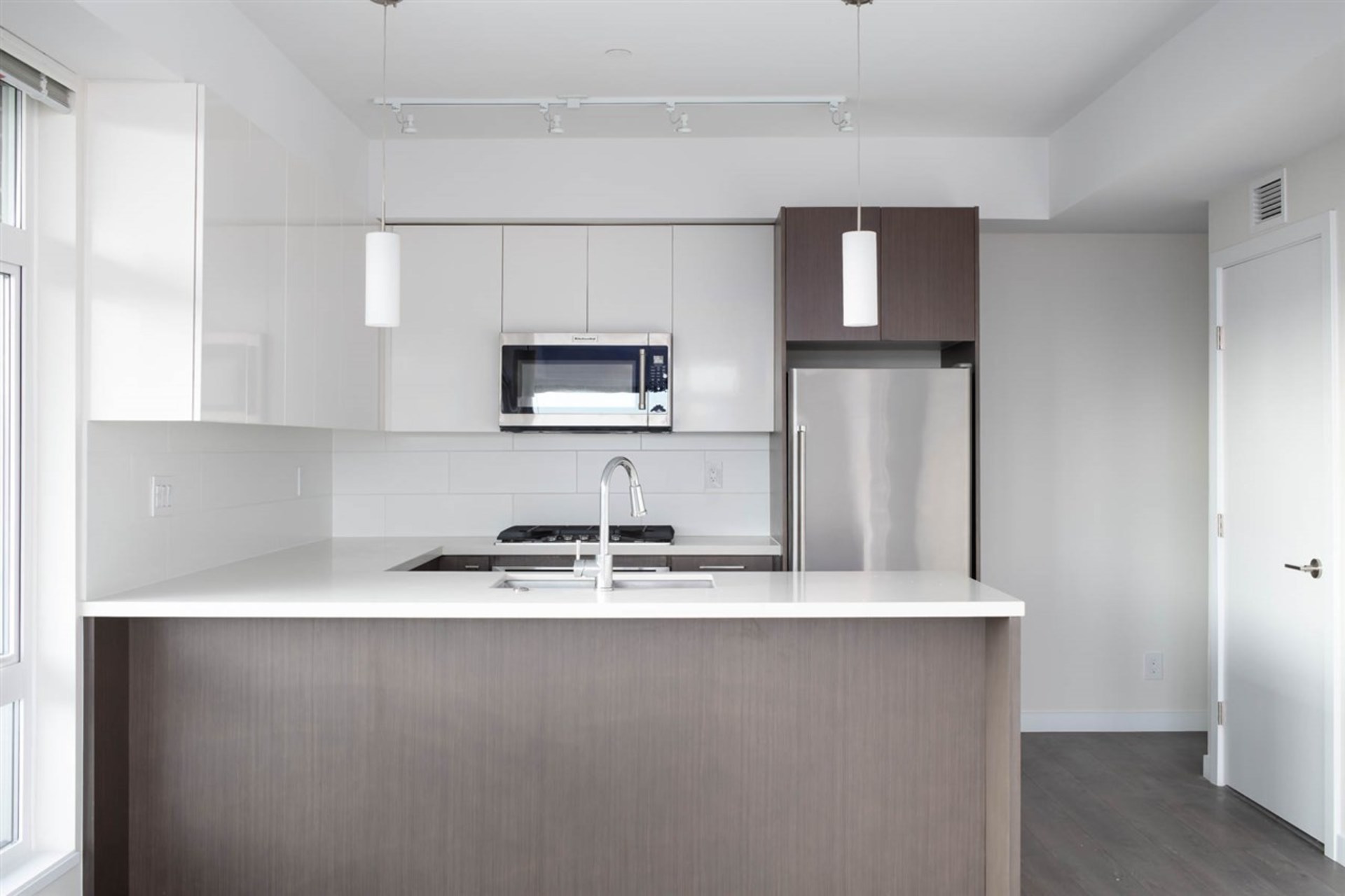 303 - 28 E Royal Avenue, Fraserview NW, New Westminster  by Miller Wark Real Estate Team 303 - 28 E Royal Avenue, Fraserview NW, New Westminster