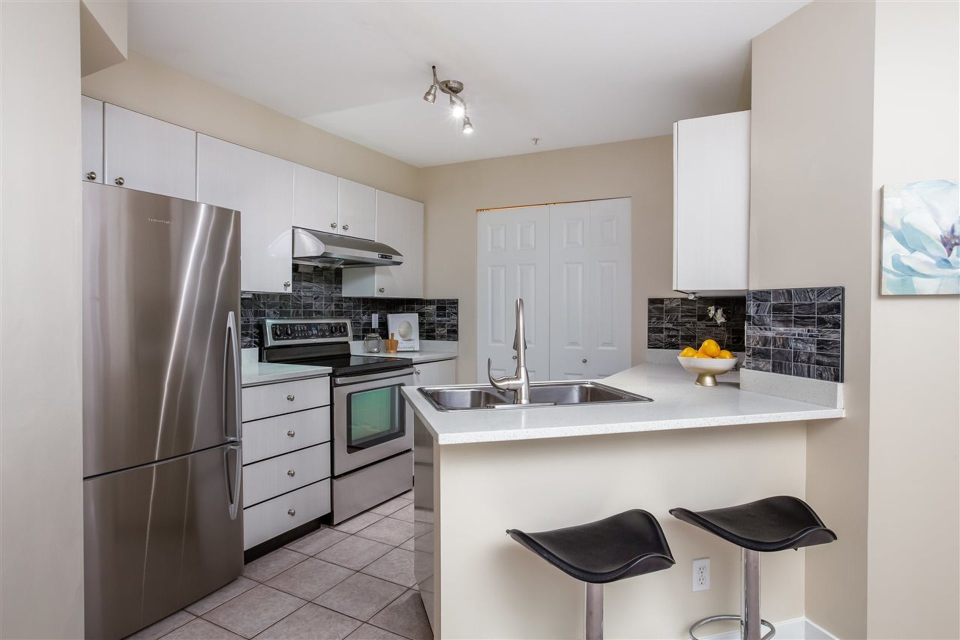 150-w-22nd-street-central-lonsdale-north-vancouver-02 at 411 - 150 W 22nd Street, Central Lonsdale, North Vancouver 150-w-22nd-street-central-lonsdale-north-vancouver-02 at 411 - 150 W 22nd Street, Central Lonsdale, North Vancouver