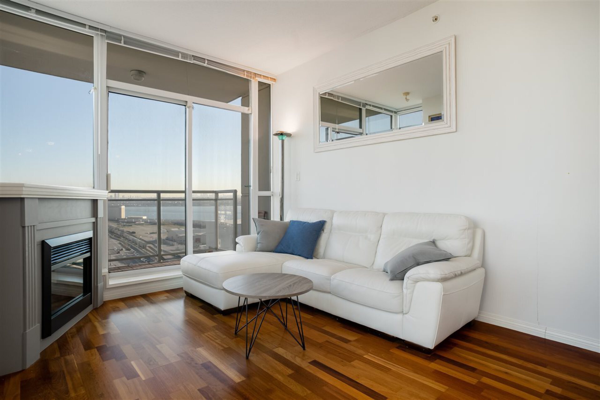 188-e-esplanade-street-lower-lonsdale-north-vancouver-08 at 1601 - 188 E Esplanade Street, Lower Lonsdale, North Vancouver 188-e-esplanade-street-lower-lonsdale-north-vancouver-08 at 1601 - 188 E Esplanade Street, Lower Lonsdale, North Vancouver