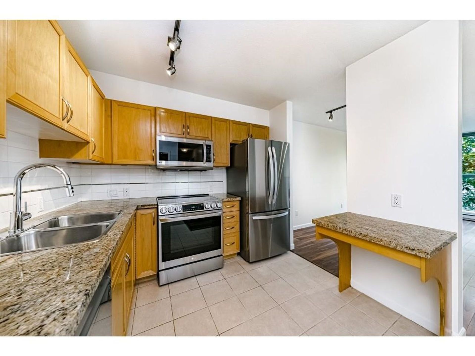 4398-buchanan-street-brentwood-park-burnaby-north-08 at 402 - 4398 Buchanan Street, Brentwood Park, Burnaby North 4398-buchanan-street-brentwood-park-burnaby-north-08 at 402 - 4398 Buchanan Street, Brentwood Park, Burnaby North