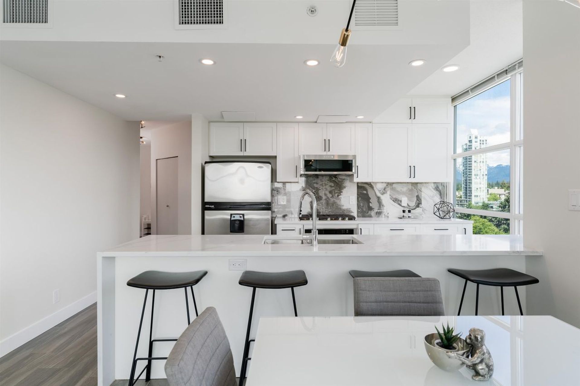 1601 - 188 E Esplanade, Lower Lonsdale, North Vancouver  by Miller Wark Real Estate Team 1601 - 188 E Esplanade, Lower Lonsdale, North Vancouver