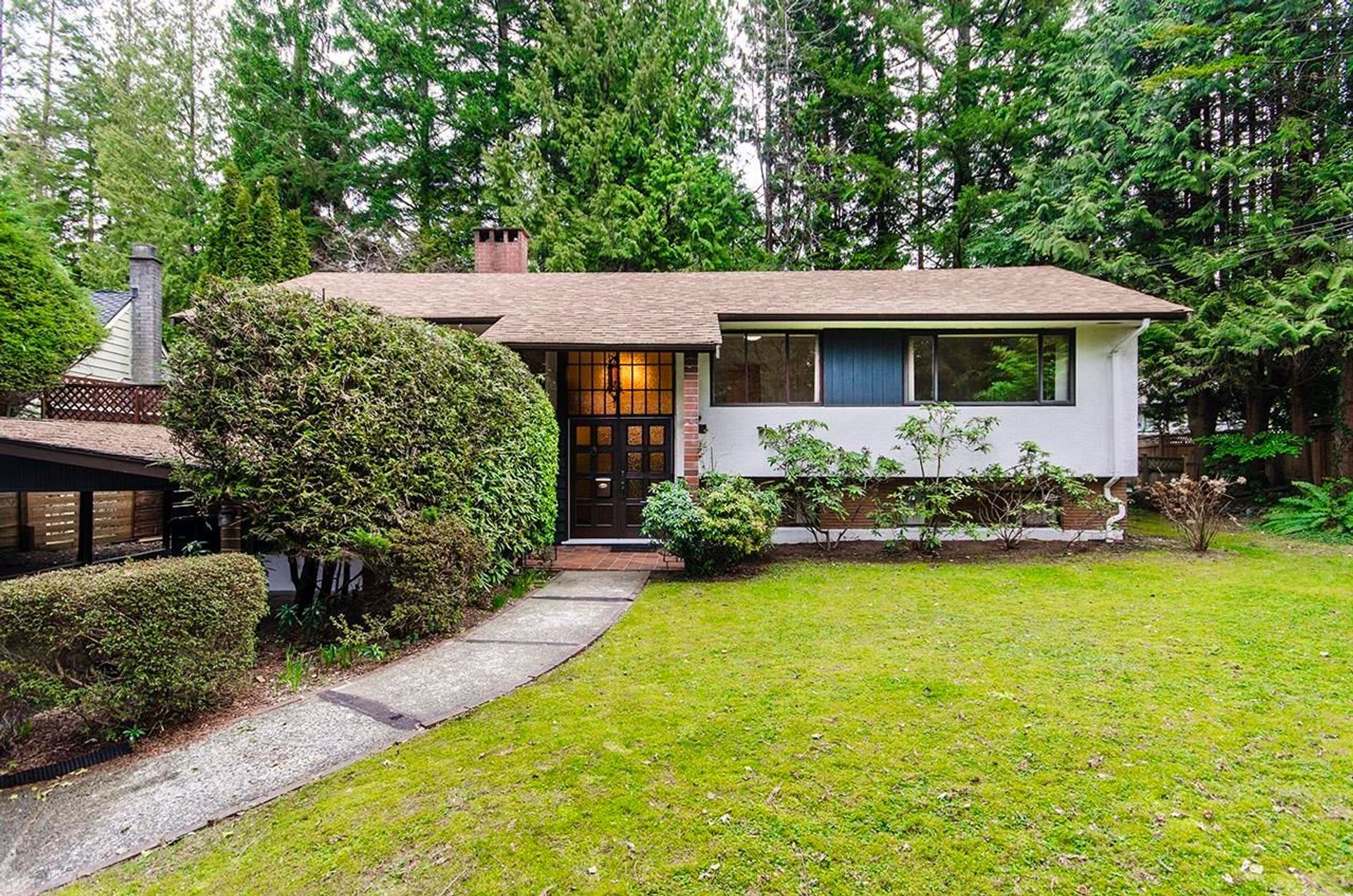 3738 Hillcrest Avenue, Edgemont, North Vancouver  by Miller Wark Real Estate Team 3738 Hillcrest Avenue, Edgemont, North Vancouver