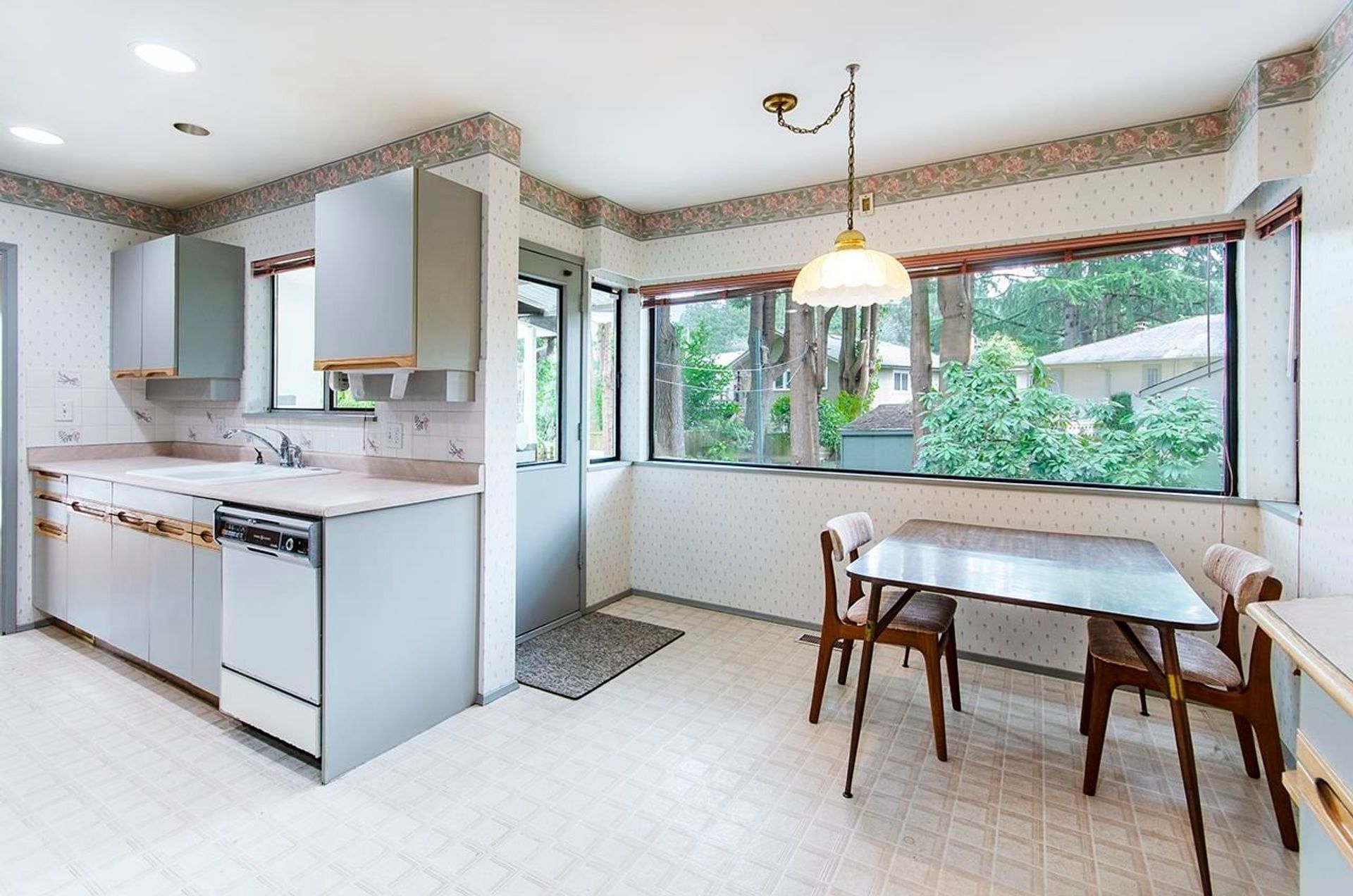 3738-hillcrest-avenue-edgemont-north-vancouver-08 at 3738 Hillcrest Avenue, Edgemont, North Vancouver 3738-hillcrest-avenue-edgemont-north-vancouver-08 at 3738 Hillcrest Avenue, Edgemont, North Vancouver