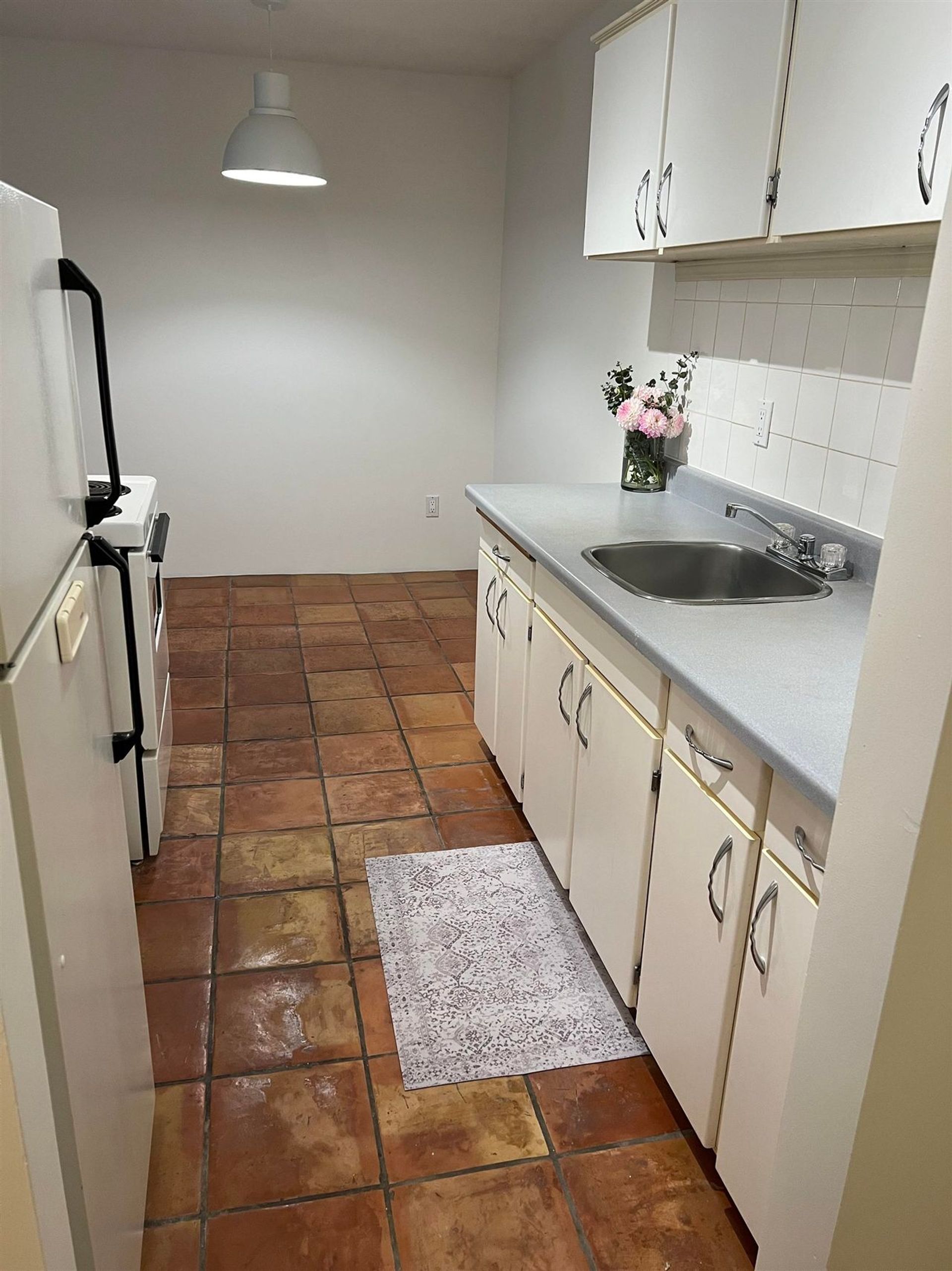 330-e-1st-street-lower-lonsdale-north-vancouver-02 at 208 - 330 E 1st Street, Lower Lonsdale, North Vancouver 330-e-1st-street-lower-lonsdale-north-vancouver-02 at 208 - 330 E 1st Street, Lower Lonsdale, North Vancouver