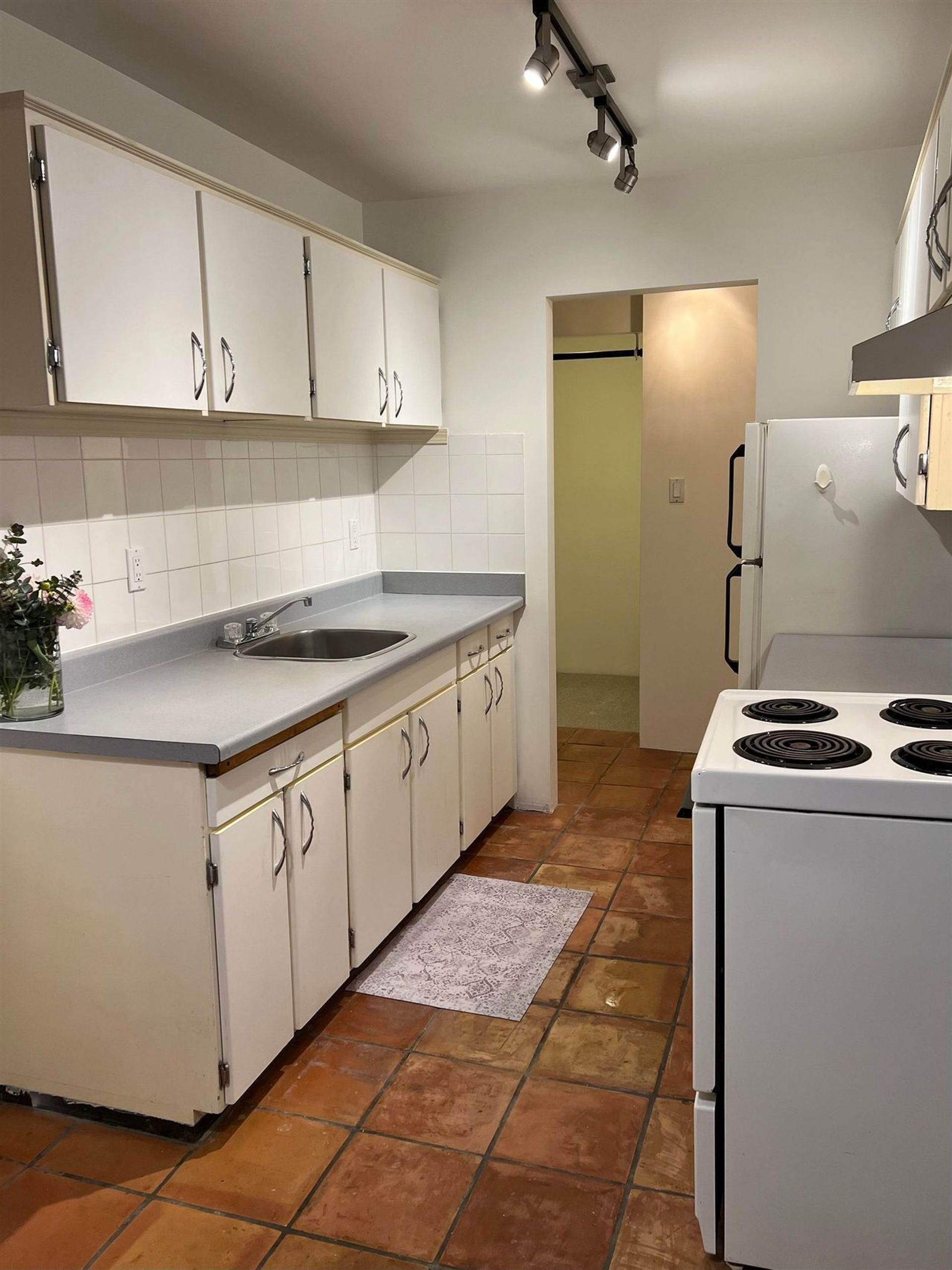 330-e-1st-street-lower-lonsdale-north-vancouver-04 at 208 - 330 E 1st Street, Lower Lonsdale, North Vancouver 330-e-1st-street-lower-lonsdale-north-vancouver-04 at 208 - 330 E 1st Street, Lower Lonsdale, North Vancouver