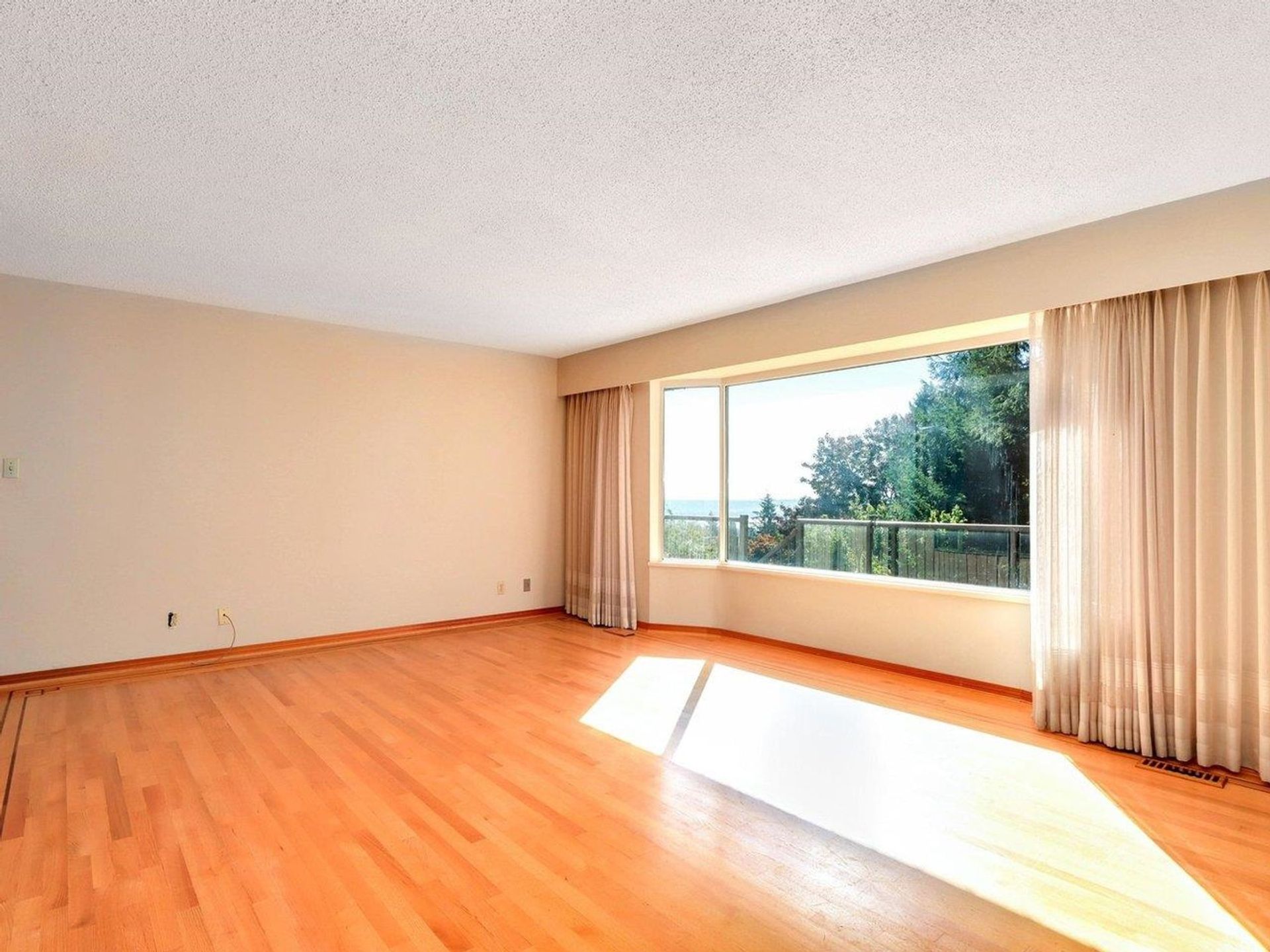 4444-starlight-way-upper-delbrook-north-vancouver-04 at 4441 Starlight Way, Upper Delbrook, North Vancouver 4444-starlight-way-upper-delbrook-north-vancouver-04 at 4441 Starlight Way, Upper Delbrook, North Vancouver