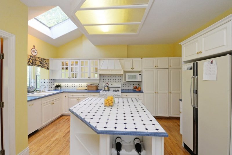 110-lanson-crescent-anmore-port-moody-08 at 110 Lanson Crescent, Anmore, Port Moody