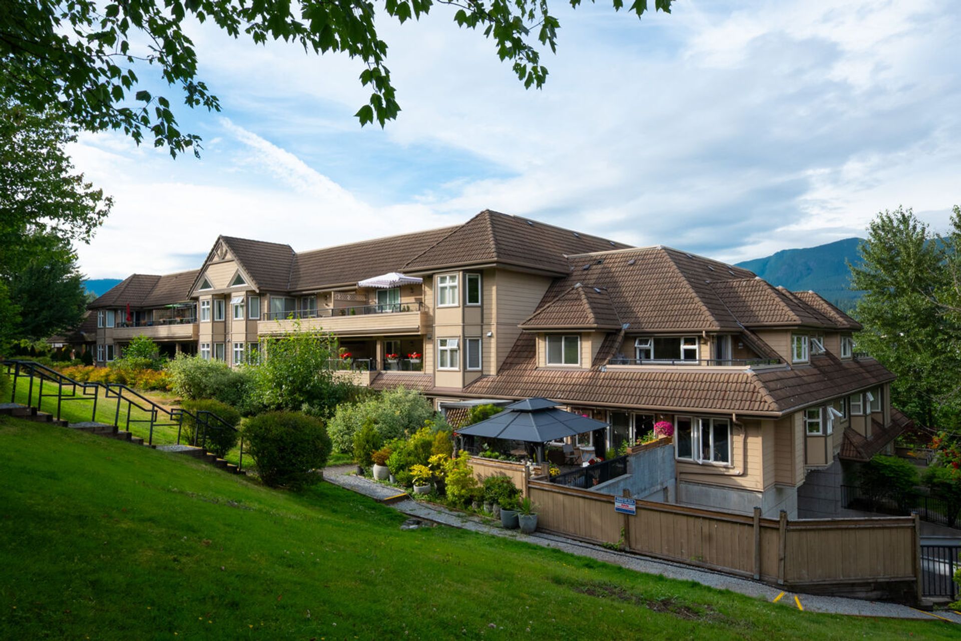 003 at 407 - 160 Shoreline Circle, College Park PM, Port Moody