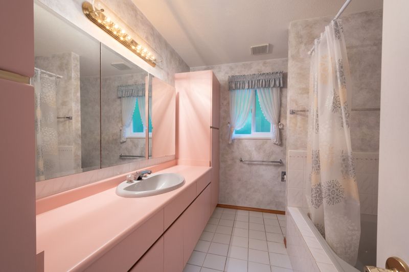 040 at 937 Westmount Drive, College Park PM, Port Moody