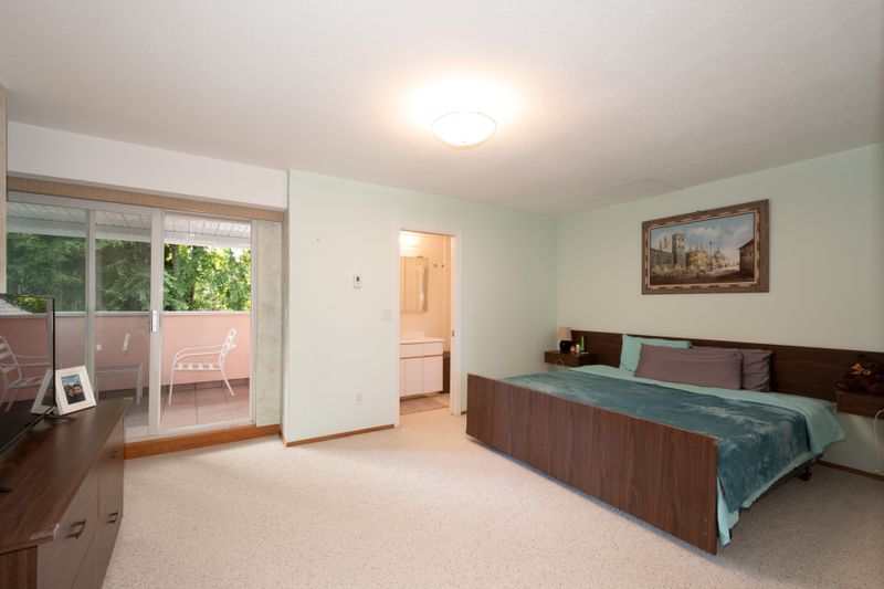 048 at 937 Westmount Drive, College Park PM, Port Moody