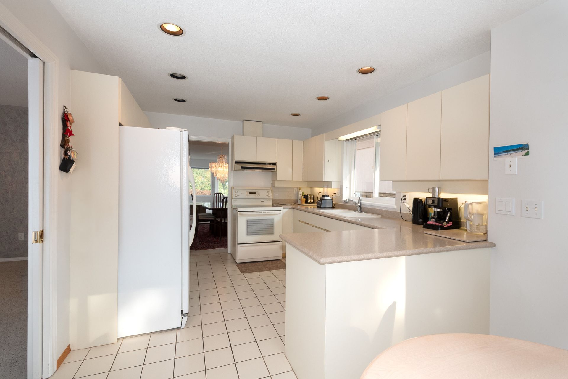 016 at 937 Westmount Drive, College Park PM, Port Moody