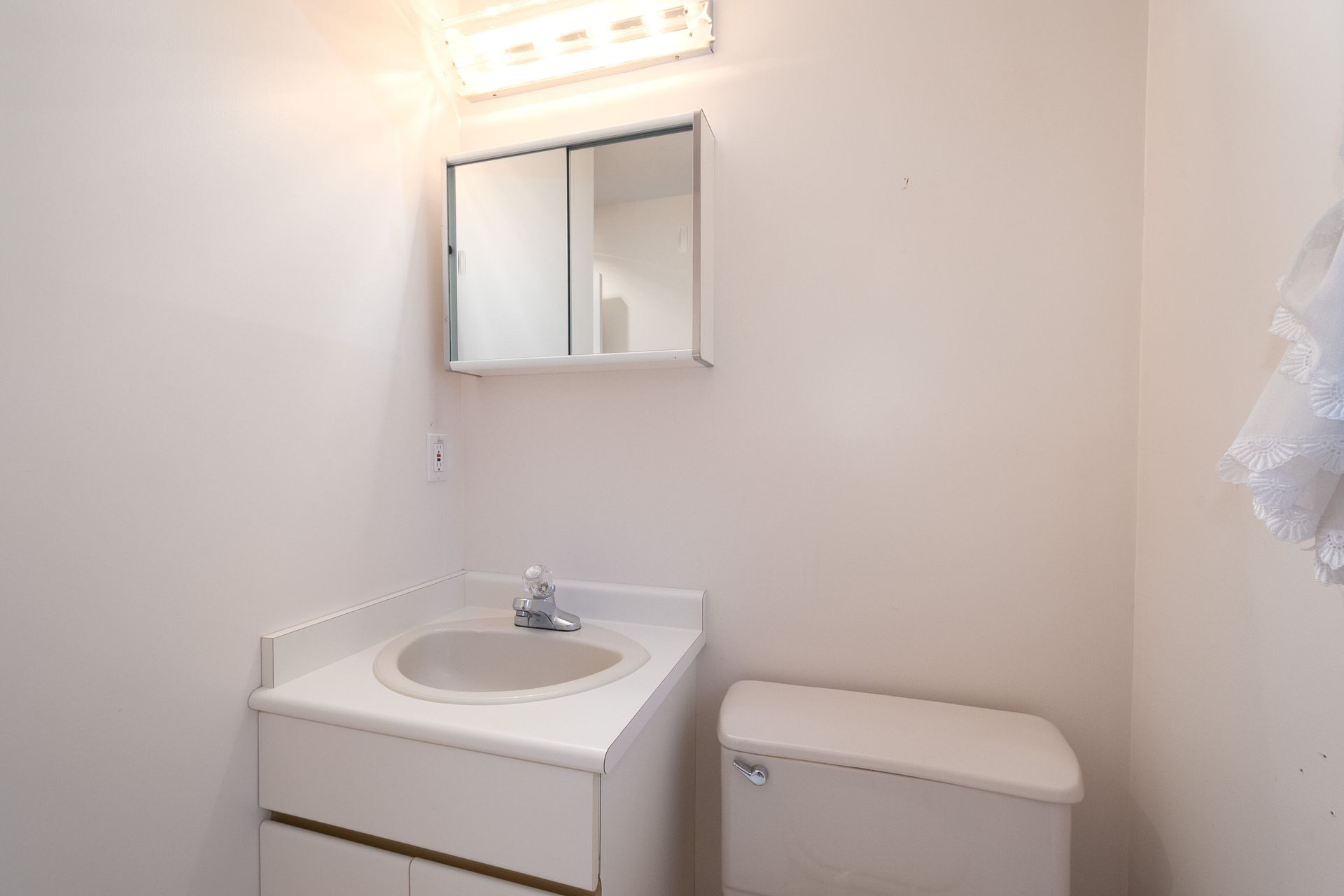 037 at 937 Westmount Drive, College Park PM, Port Moody