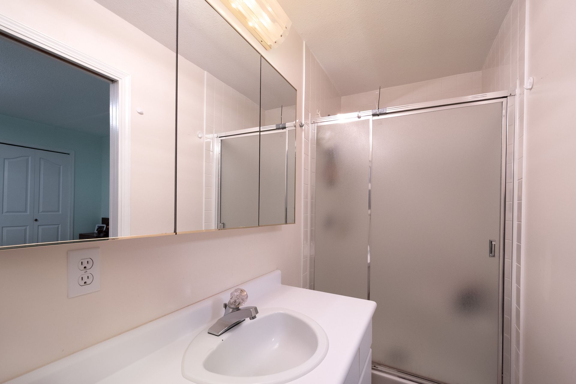 052 at 937 Westmount Drive, College Park PM, Port Moody