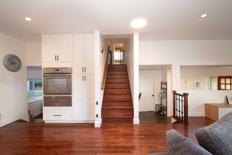 055 at 125 April Road, Barber Street, Port Moody