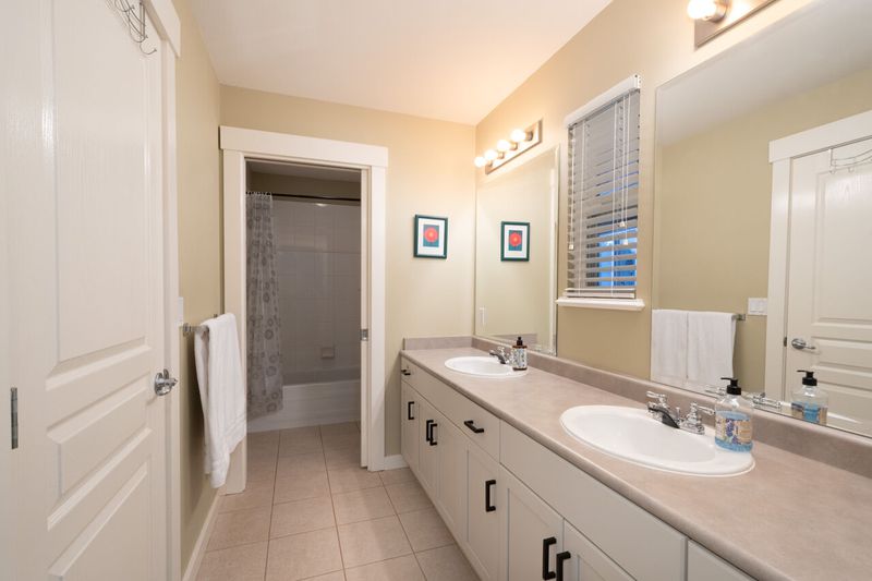 077 at 10 Ashwood Drive, Heritage Woods PM, Port Moody