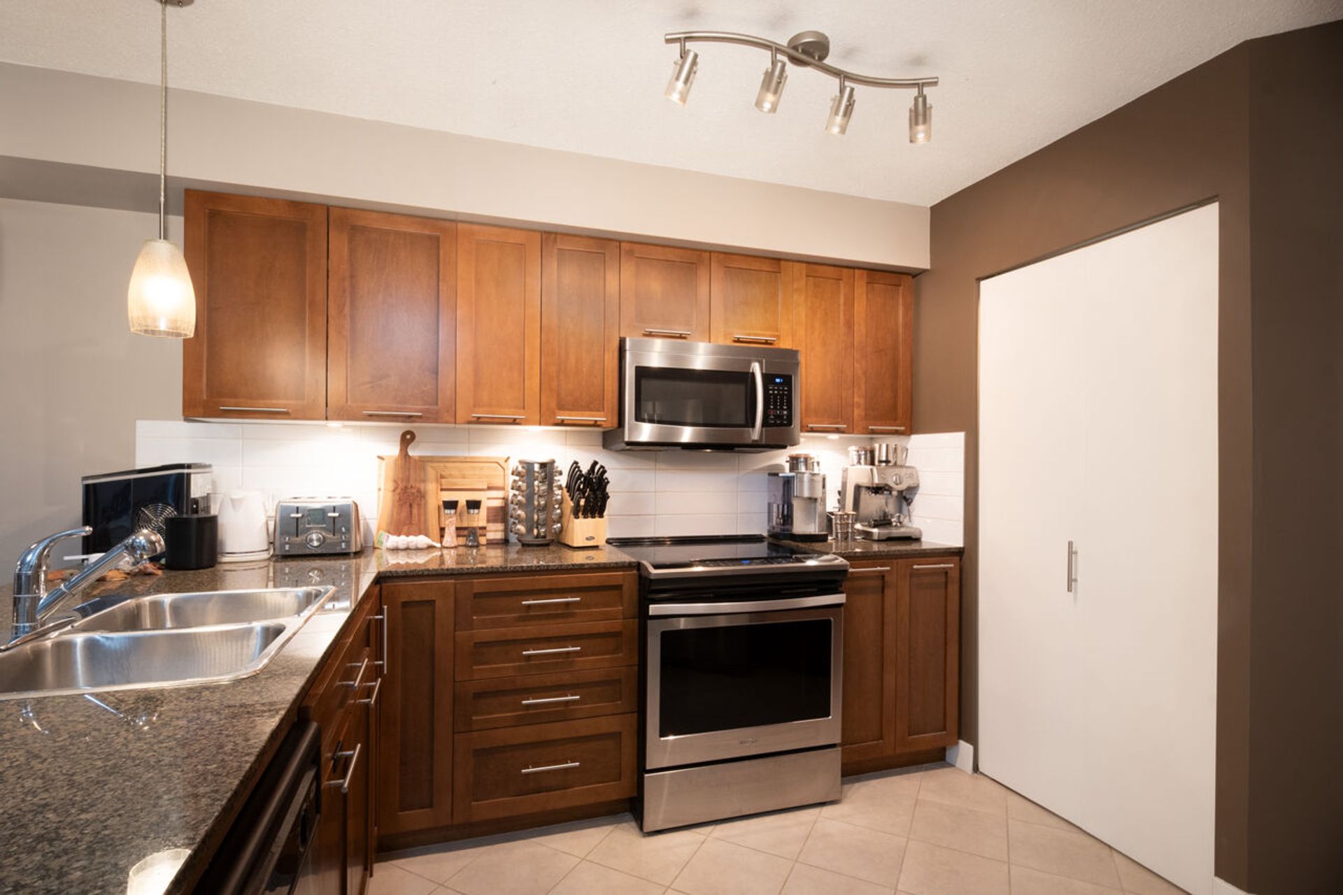 032 at 409 - 19677 Meadow Gardens Way, North Meadows PI, Pitt Meadows
