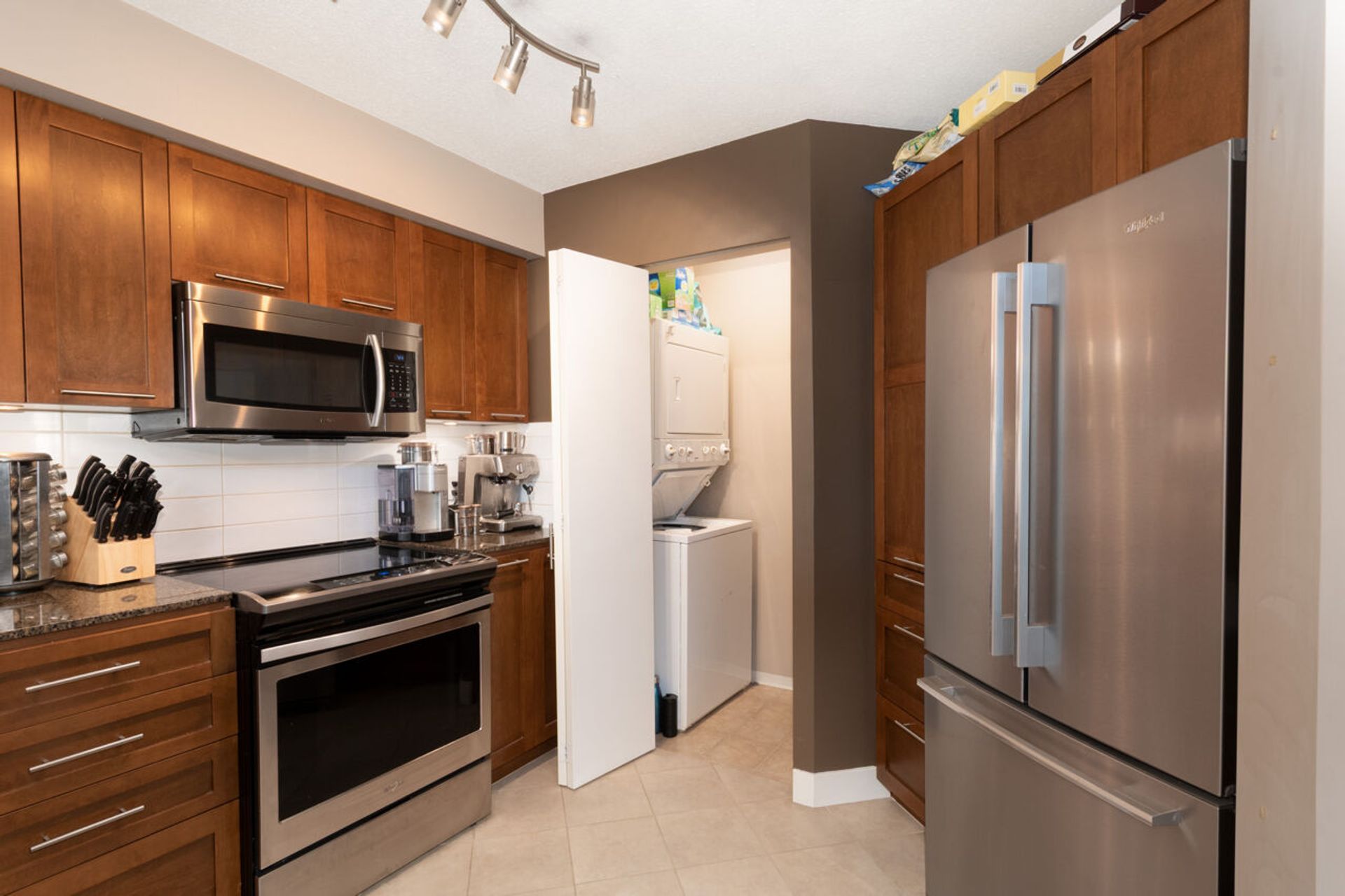 033 at 409 - 19677 Meadow Gardens Way, North Meadows PI, Pitt Meadows