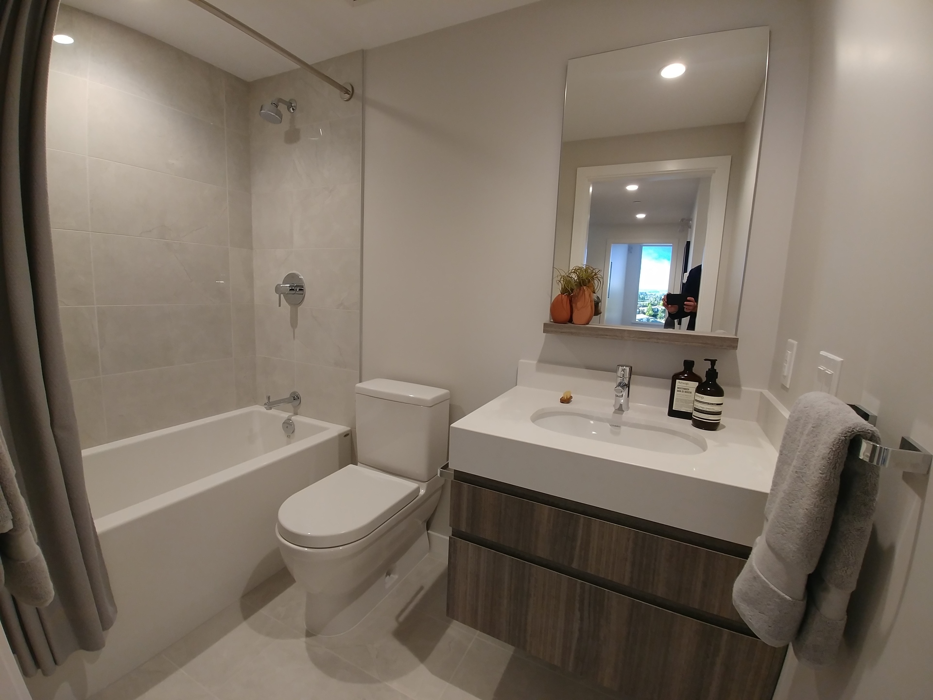 maywood-main-bathroom-colour-scheme-2 at 6463 Silver Avenue, Metrotown, Burnaby South maywood-main-bathroom-colour-scheme-2 at 6463 Silver Avenue, Metrotown, Burnaby South