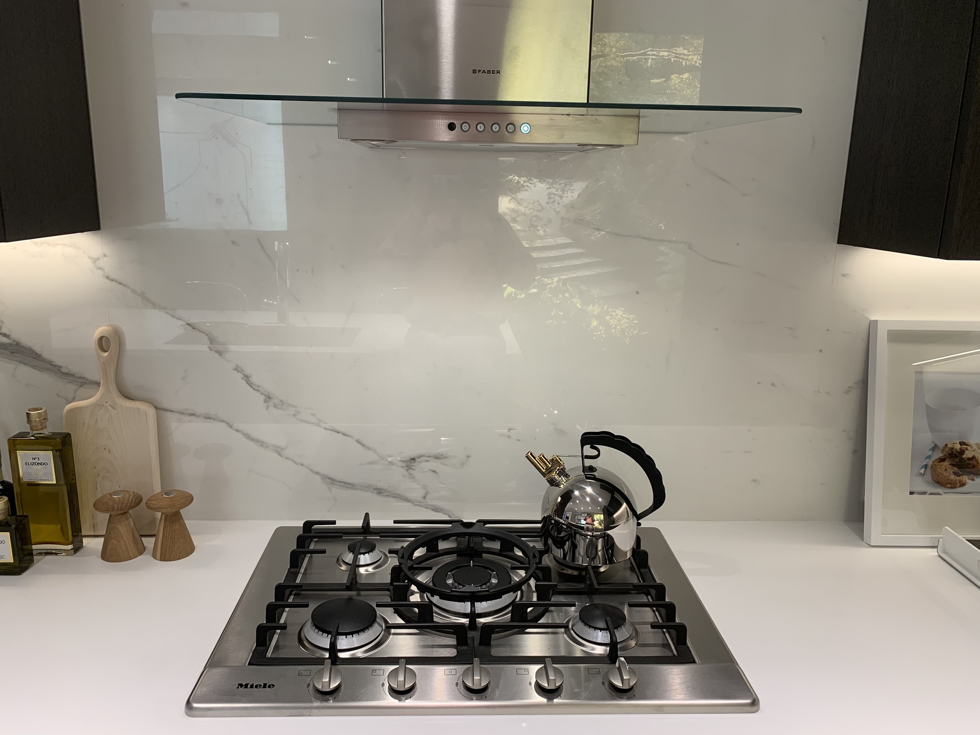 Voyce display hood fan and gas cooktop at 5168 Cambie Street, Cambie, Vancouver West Voyce display hood fan and gas cooktop at 5168 Cambie Street, Cambie, Vancouver West