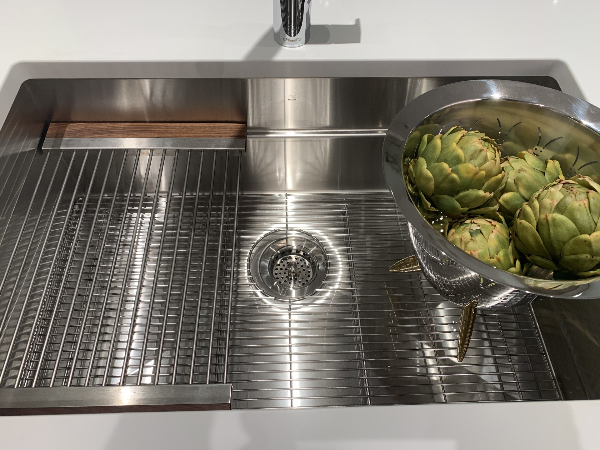 Voyce sink at 5168 Cambie Street, Cambie, Vancouver West Voyce sink at 5168 Cambie Street, Cambie, Vancouver West