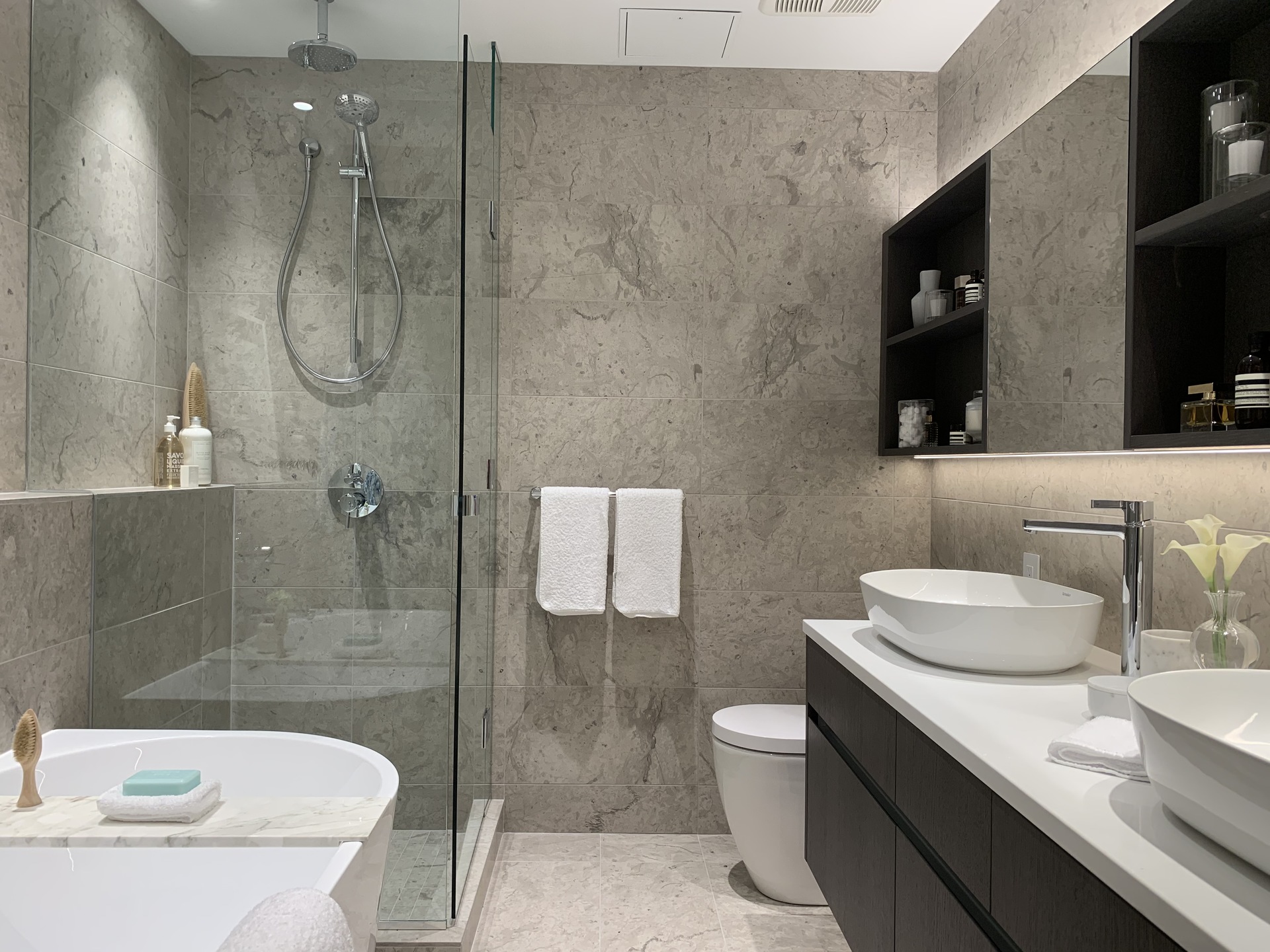 Voyce display ensuite in dark colour scheme at 5168 Cambie Street, Cambie, Vancouver West Voyce display ensuite in dark colour scheme at 5168 Cambie Street, Cambie, Vancouver West