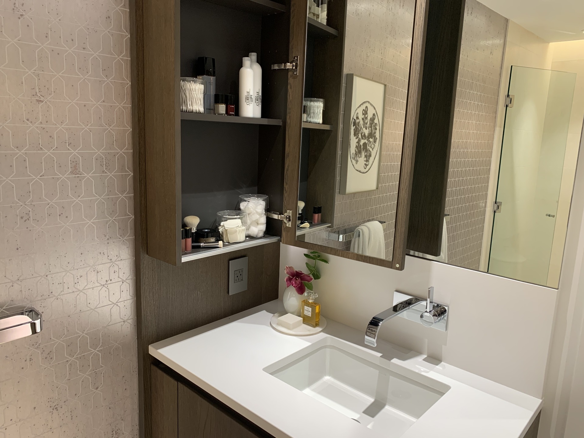 Legacy en-suite sink with medicine cabinet at 4464 Dunbar Street, Dunbar, Vancouver West Legacy en-suite sink with medicine cabinet at 4464 Dunbar Street, Dunbar, Vancouver West