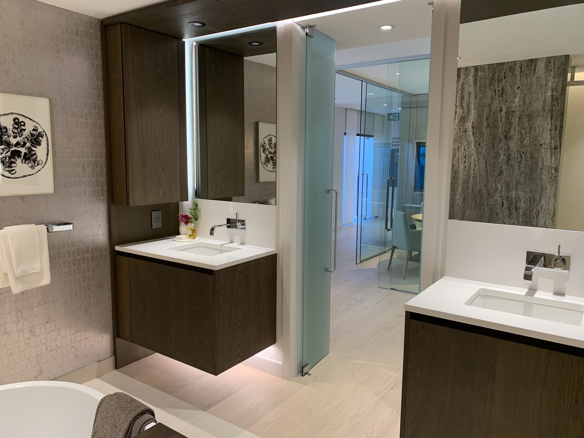Legacy en-suite bathroom showing separated sinks at 4464 Dunbar Street, Dunbar, Vancouver West Legacy en-suite bathroom showing separated sinks at 4464 Dunbar Street, Dunbar, Vancouver West