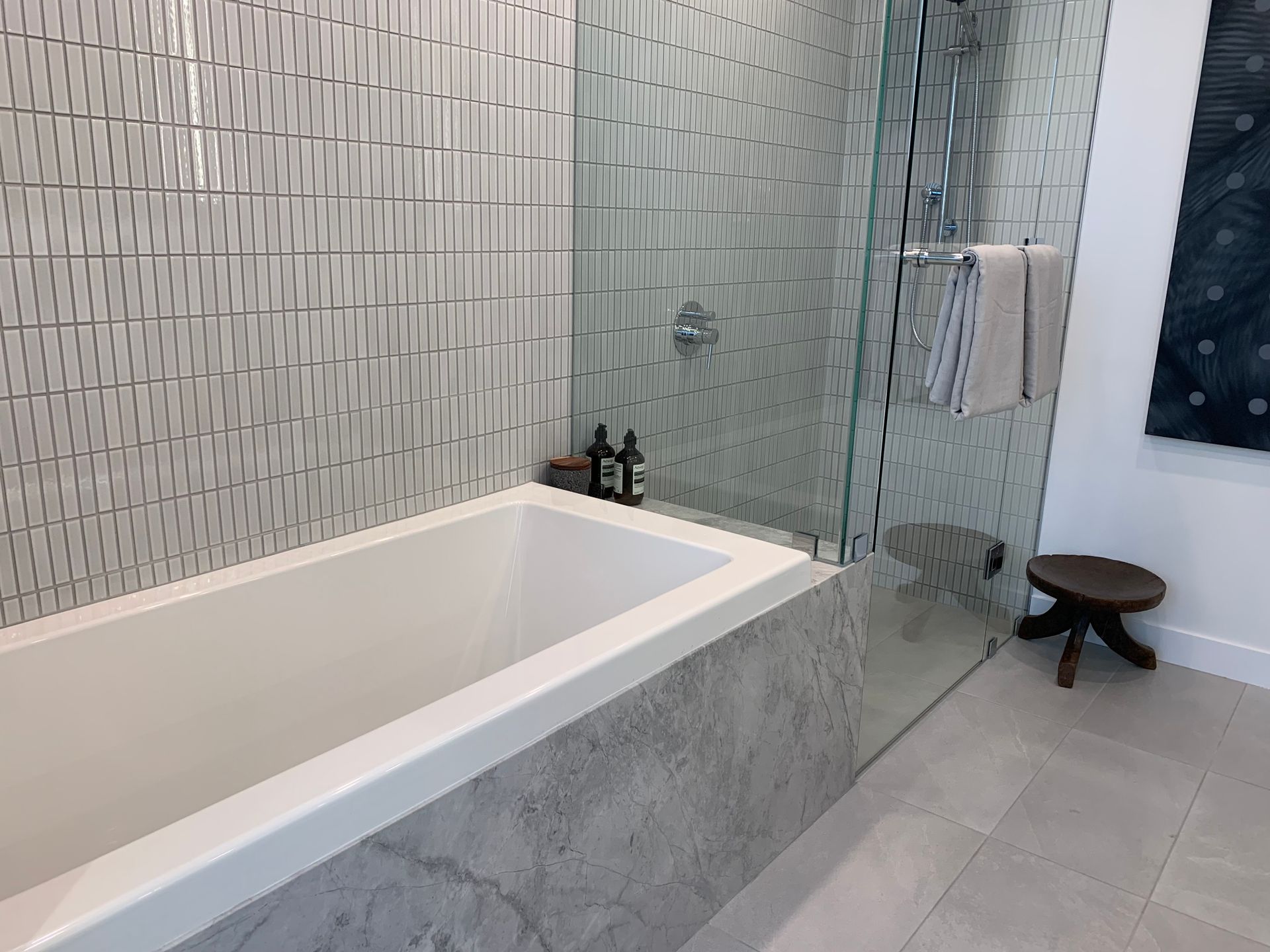 Shower and walk-in shower at 6020-6040 E Boulevard, Kerrisdale, Vancouver West Shower and walk-in shower at 6020-6040 E Boulevard, Kerrisdale, Vancouver West