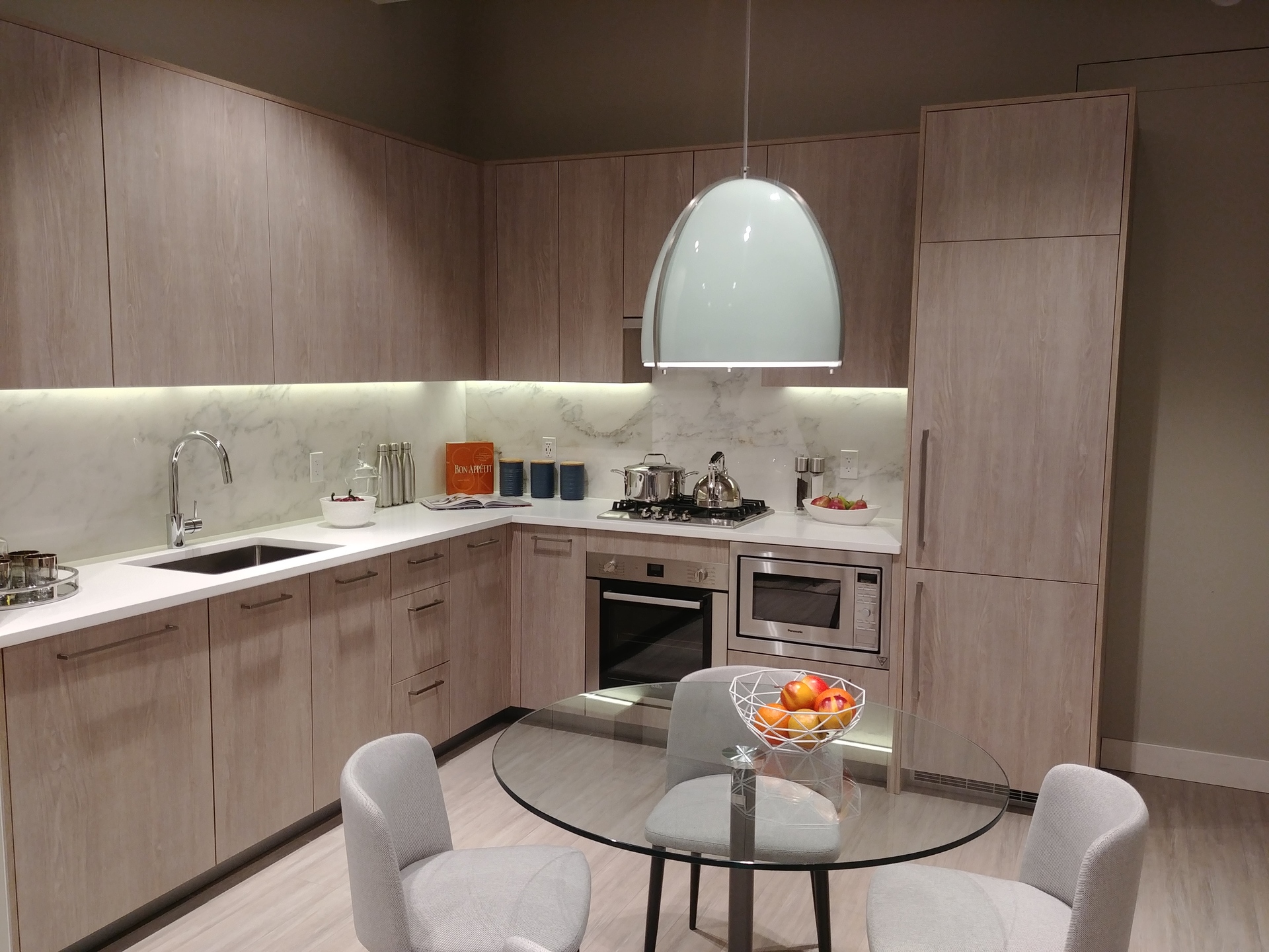 sun-towers-2-one-bed-kitchen-in-light-colour-scheme at 6380 Silver Avenue, Metrotown, Burnaby South sun-towers-2-one-bed-kitchen-in-light-colour-scheme at 6380 Silver Avenue, Metrotown, Burnaby South