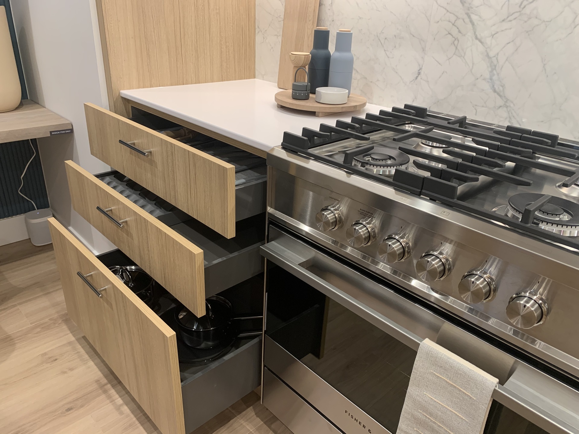 Kin - kitchen drawers at 7470 Buller Avenue, Metrotown, Burnaby South Kin - kitchen drawers at 7470 Buller Avenue, Metrotown, Burnaby South