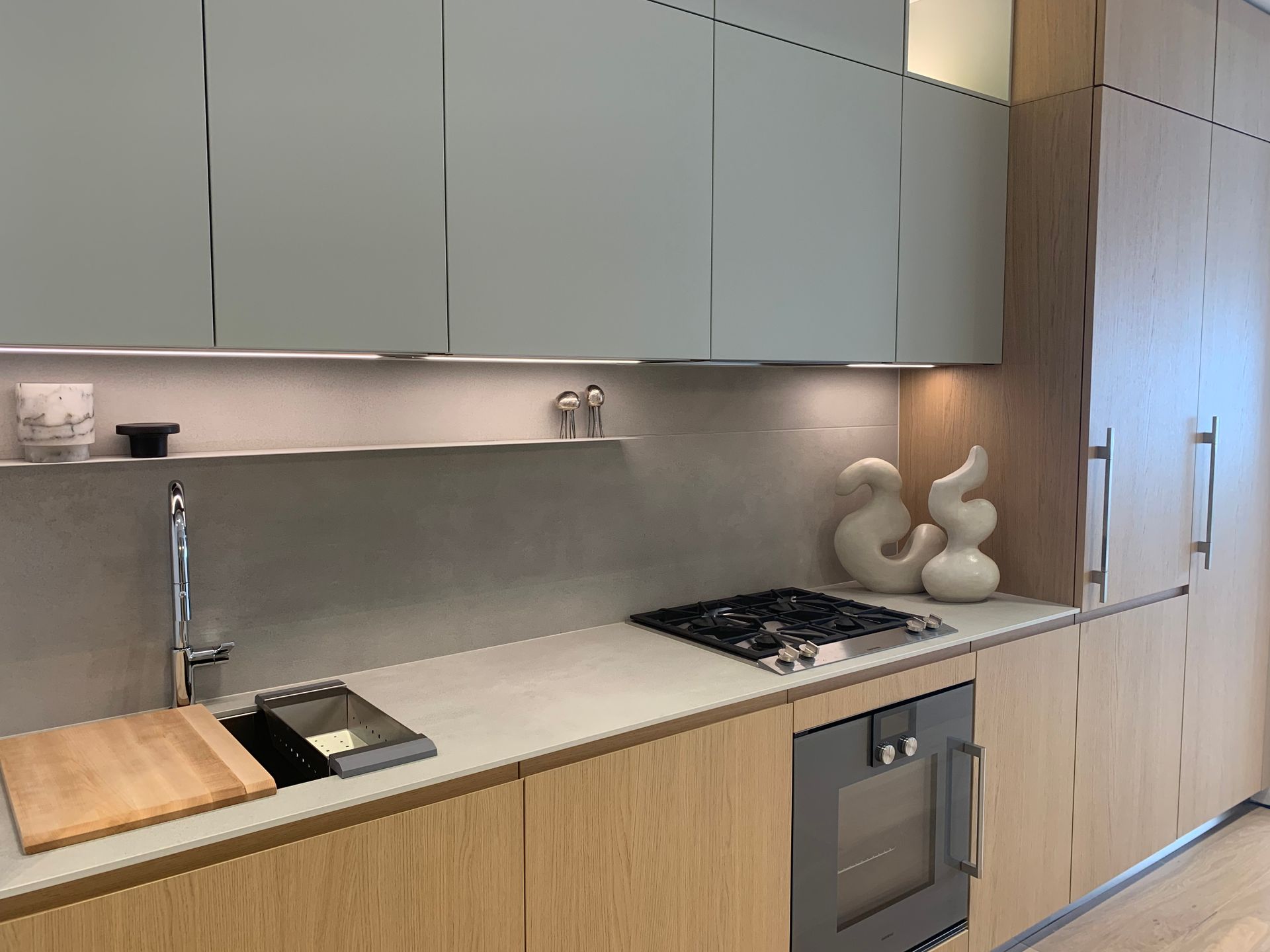 Oak colour scheme kitchen at 1277 Hornby Street, Downtown VW, Vancouver West Oak colour scheme kitchen at 1277 Hornby Street, Downtown VW, Vancouver West