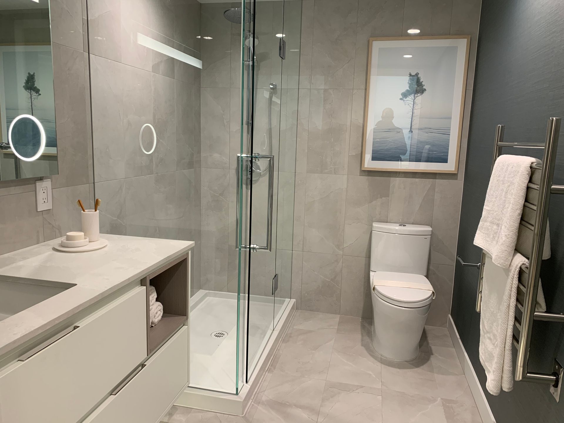 Artesia ensuite(notice heated towel rail) at 4275 Grange Street, Metrotown, Burnaby South Artesia ensuite(notice heated towel rail) at 4275 Grange Street, Metrotown, Burnaby South