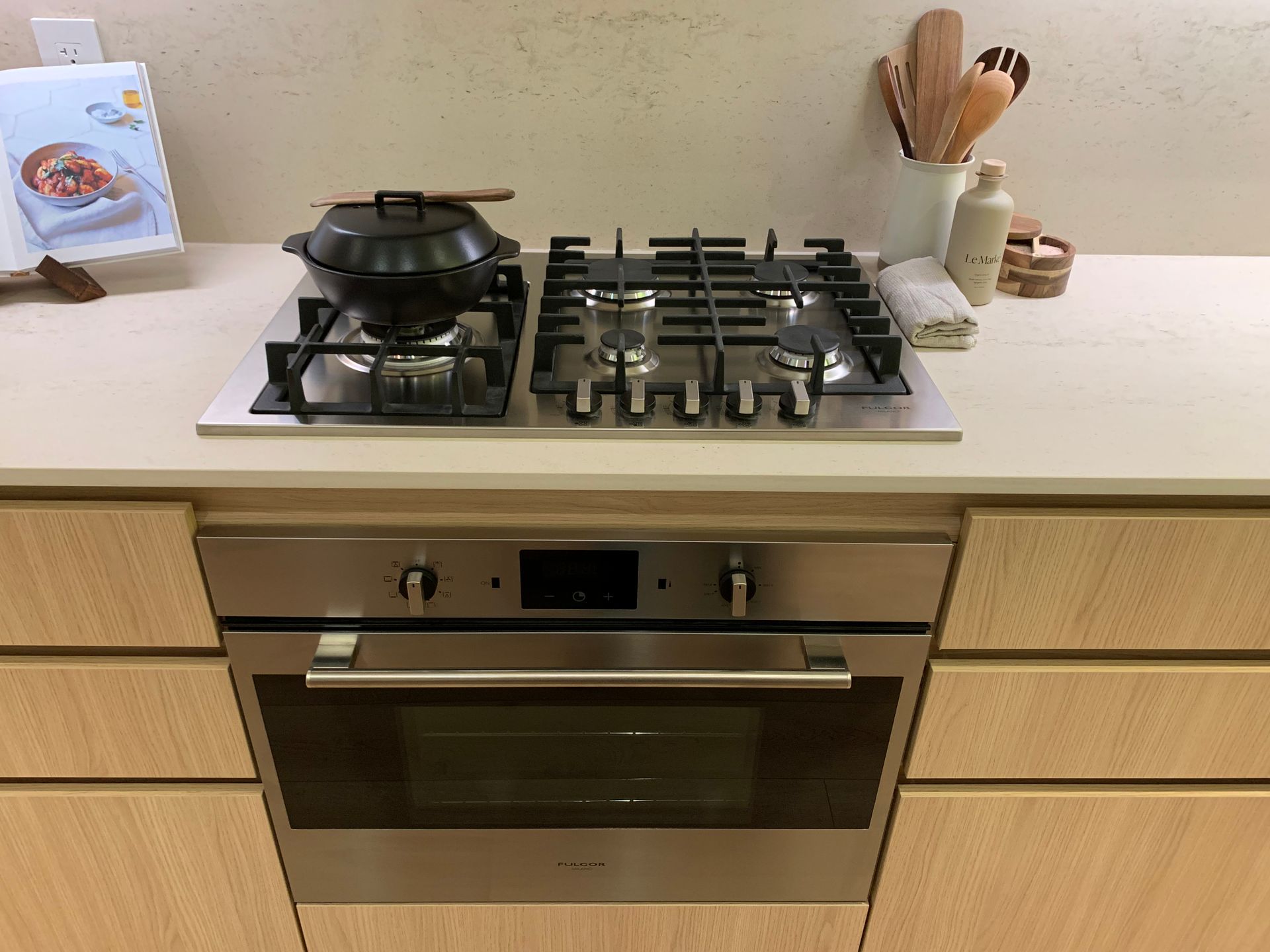Fulgor Milano appliances at 2880 Nanaimo Street, Renfrew VE, Vancouver East Fulgor Milano appliances at 2880 Nanaimo Street, Renfrew VE, Vancouver East