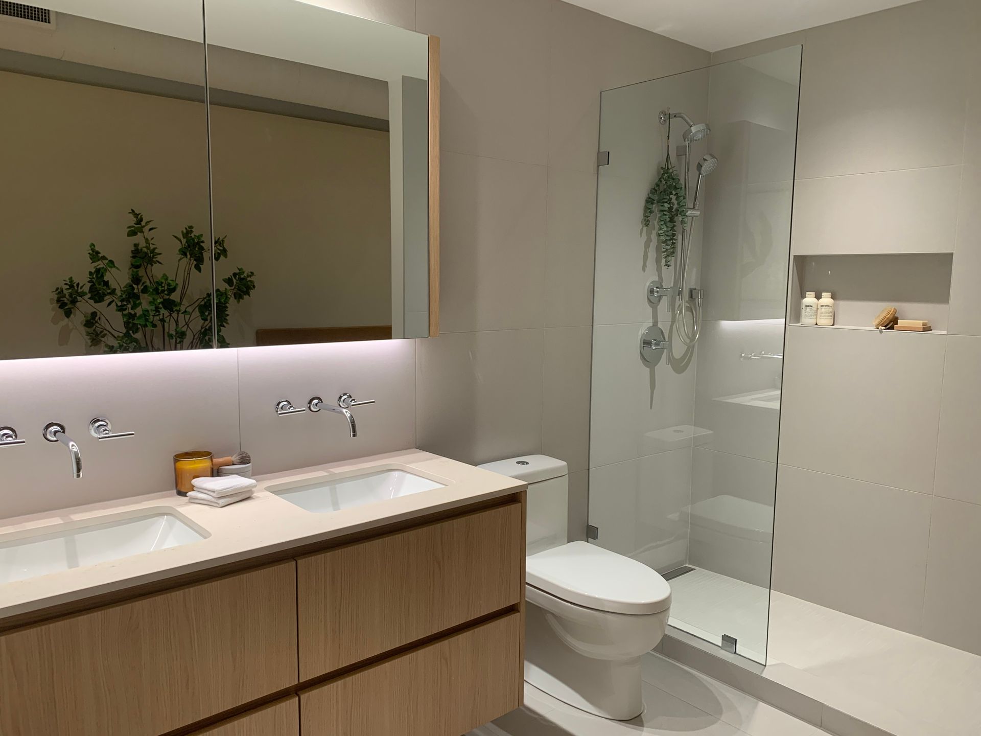 Ensuite at 2880 Nanaimo Street, Renfrew VE, Vancouver East Ensuite at 2880 Nanaimo Street, Renfrew VE, Vancouver East