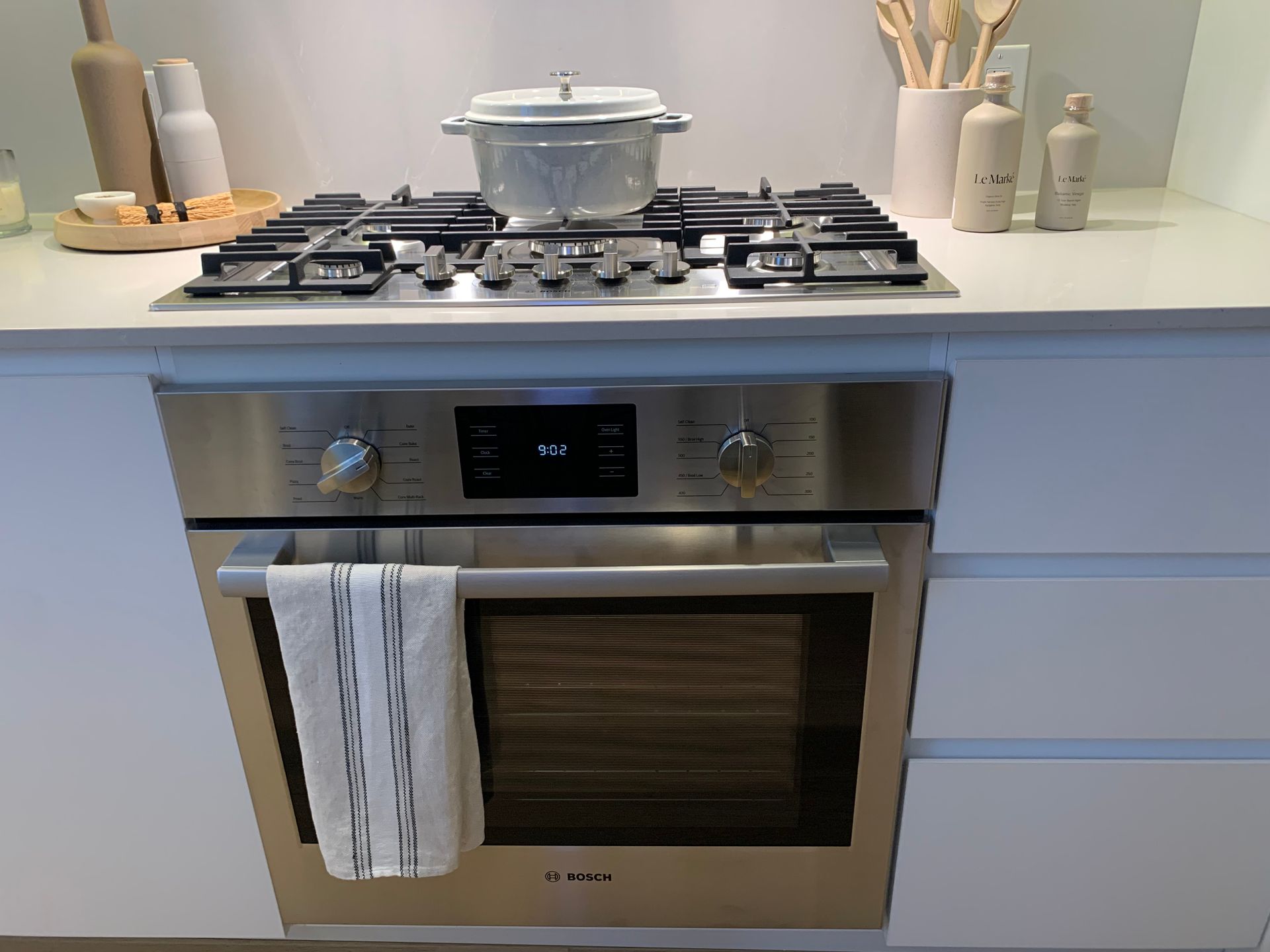 two bed full sized Bosch appliances at 635 Gardena Drive, Coquitlam West, Coquitlam two bed full sized Bosch appliances at 635 Gardena Drive, Coquitlam West, Coquitlam
