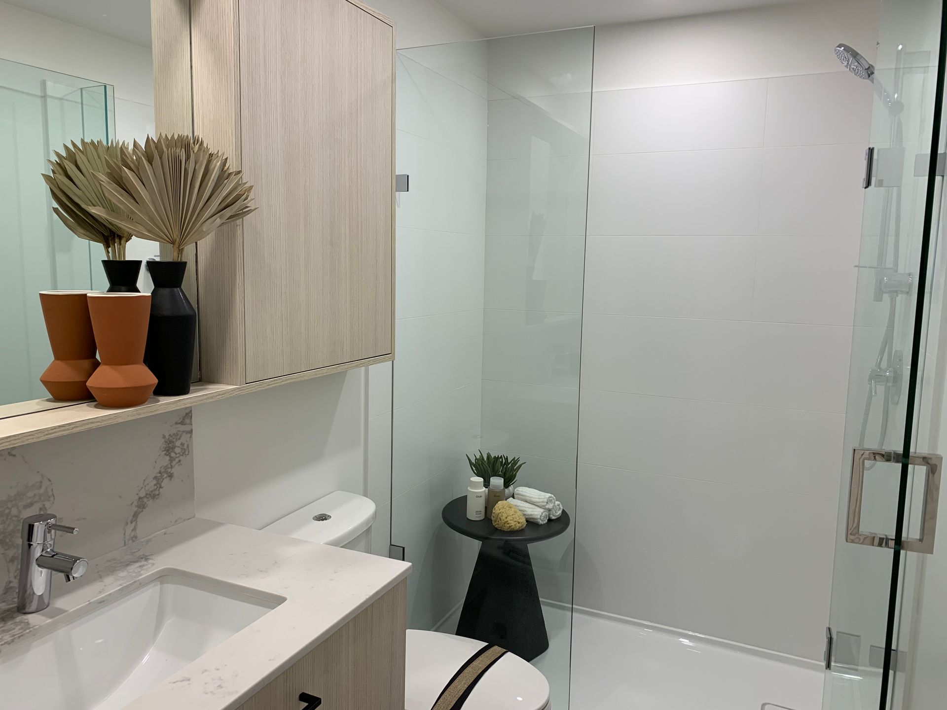 earl ensuite light scheme at 5026 Earles Street, Collingwood VE, Vancouver East earl ensuite light scheme at 5026 Earles Street, Collingwood VE, Vancouver East
