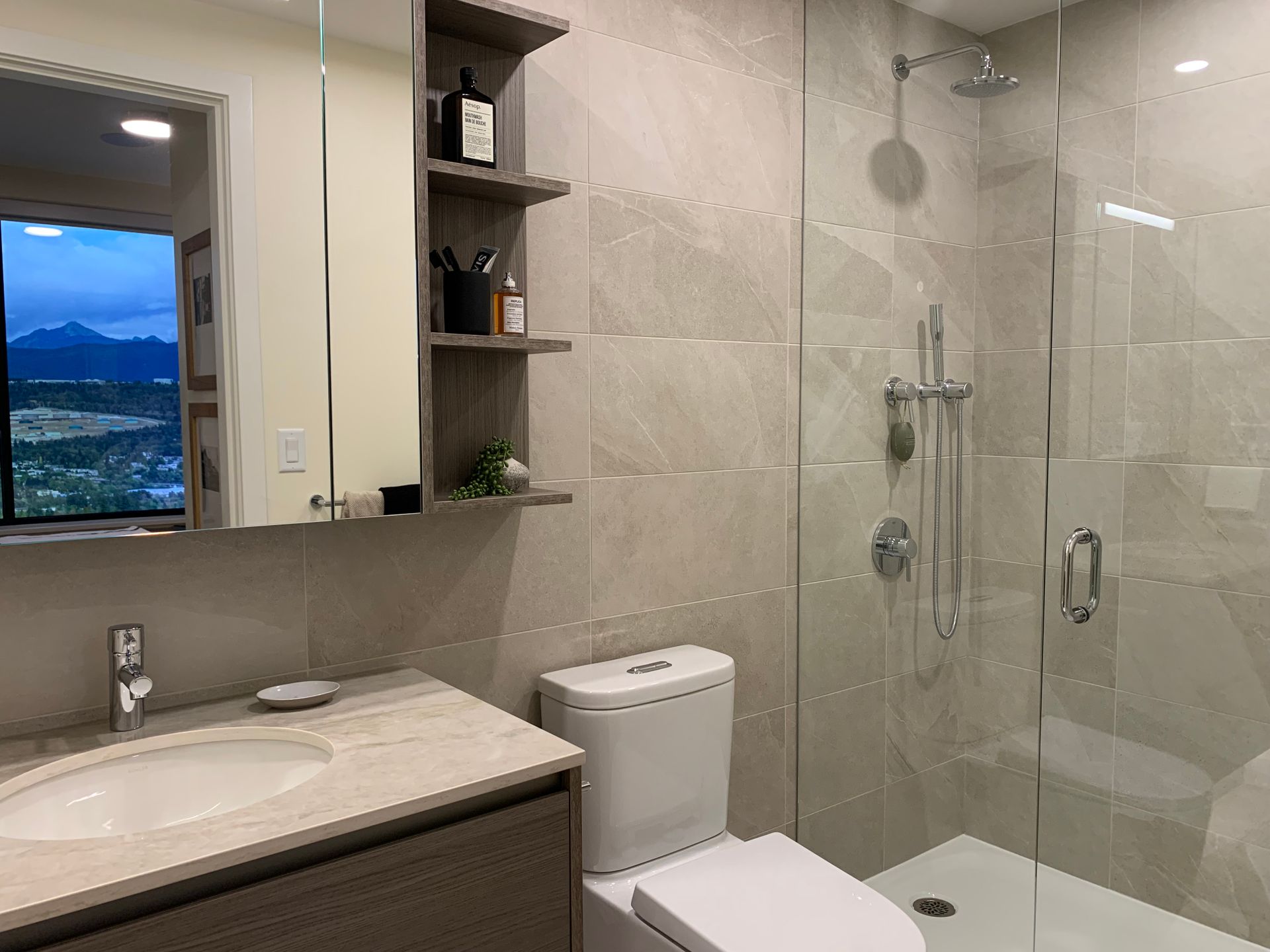 solhouse ensuite at 6031 Wilson Avenue, Metrotown, Burnaby South solhouse ensuite at 6031 Wilson Avenue, Metrotown, Burnaby South