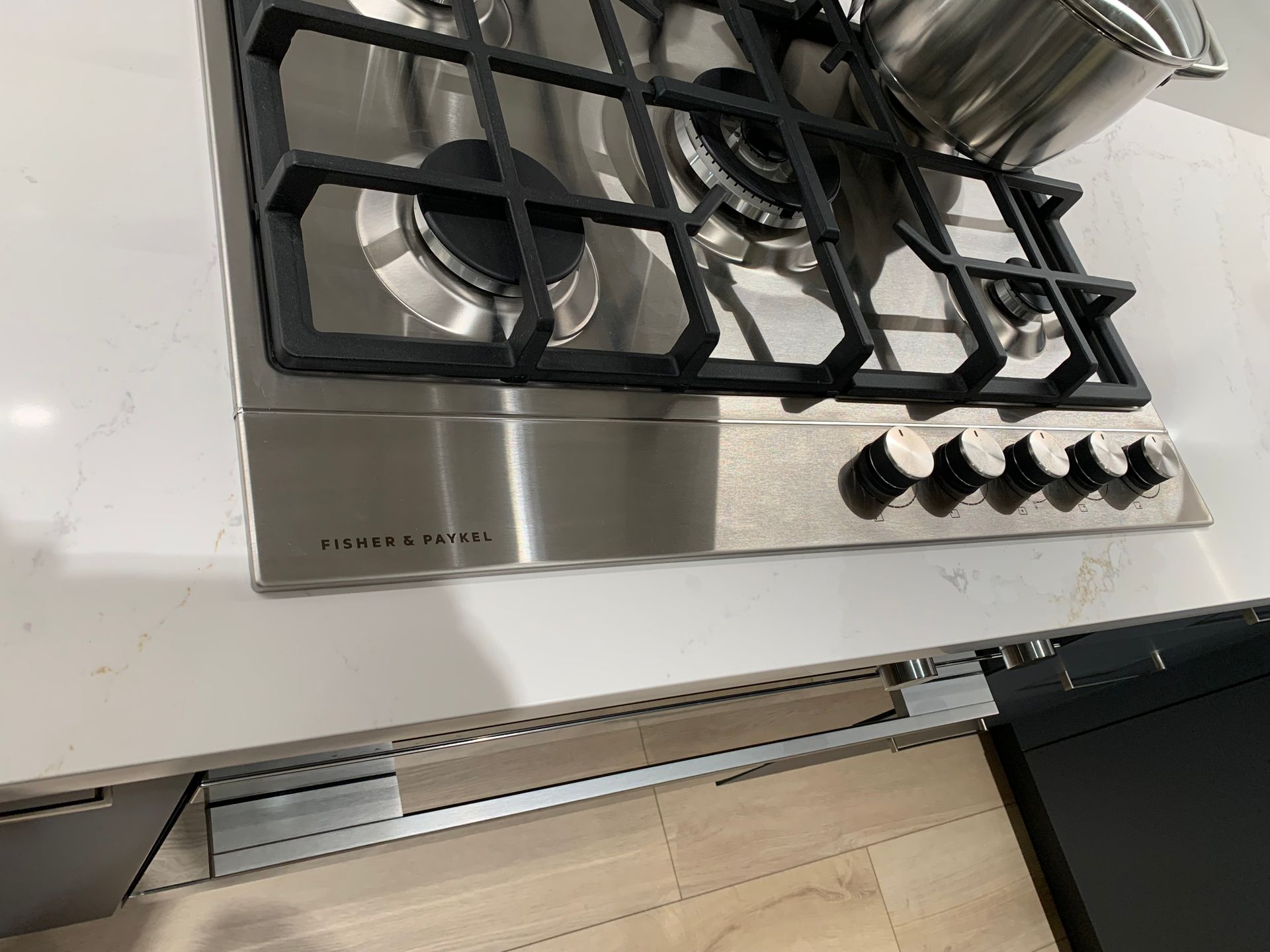 lodana fisher and paykel gas cooktop at 571-609 Rochester Avenue, Coquitlam West, Coquitlam lodana fisher and paykel gas cooktop at 571-609 Rochester Avenue, Coquitlam West, Coquitlam
