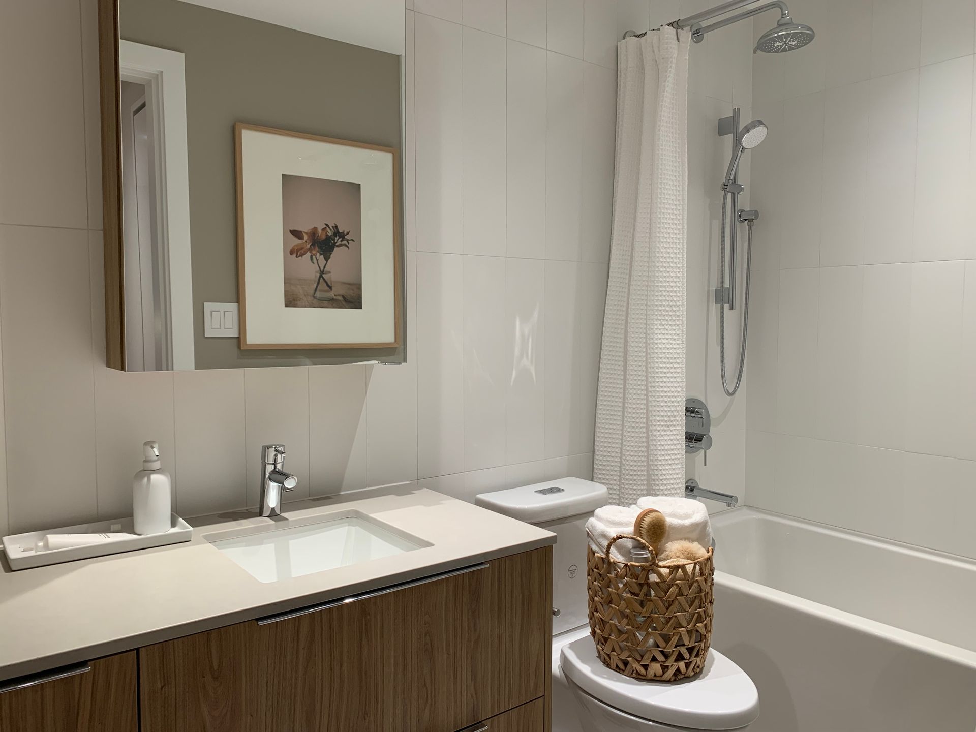 encore bathroom display at 53 Kong Court, Coquitlam West, Coquitlam encore bathroom display at 53 Kong Court, Coquitlam West, Coquitlam