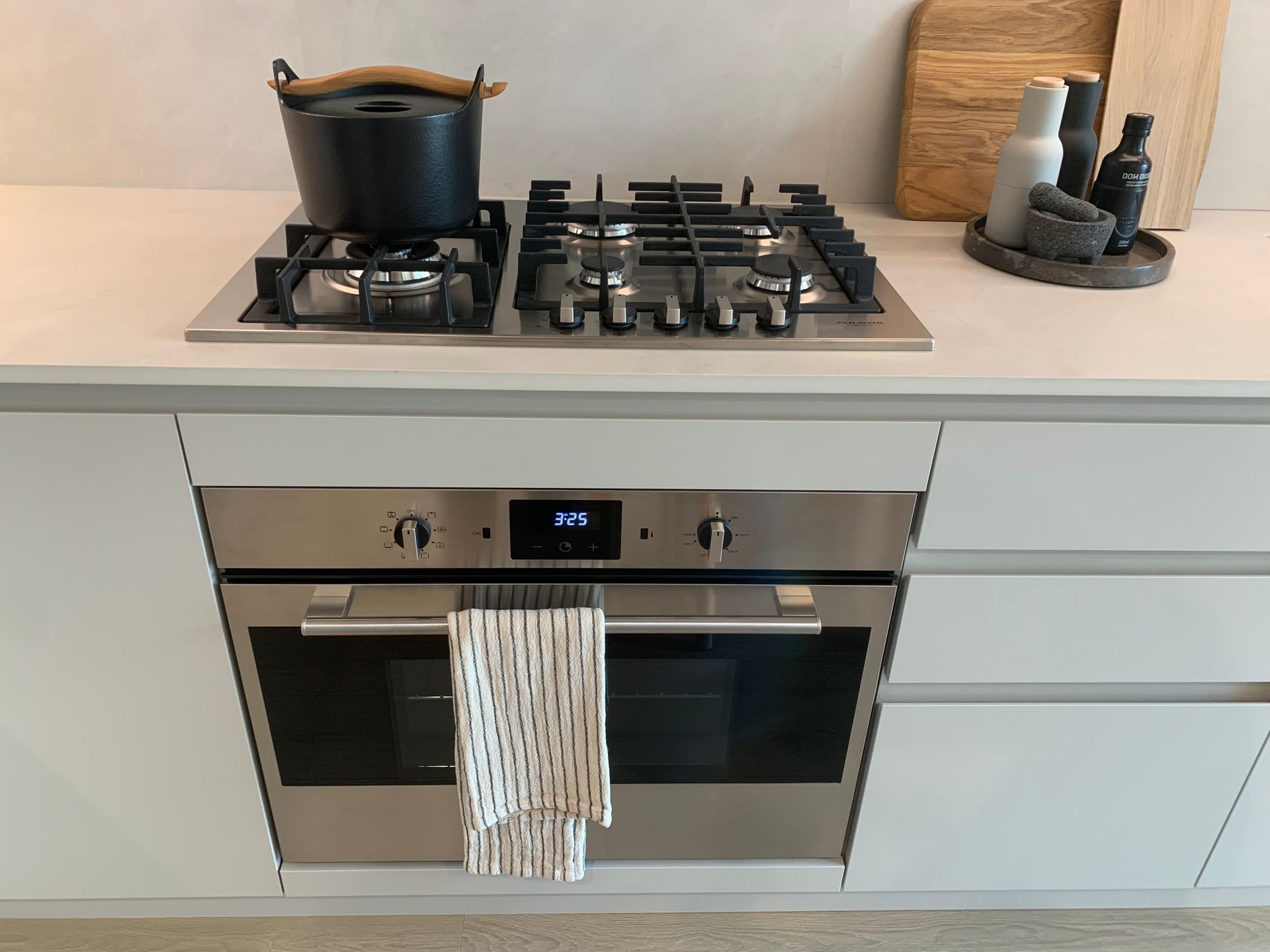 Soenhaus - Fulgor oven & gas cooktop at 710 Como Lake Avenue, Coquitlam West, Coquitlam Soenhaus - Fulgor oven & gas cooktop at 710 Como Lake Avenue, Coquitlam West, Coquitlam