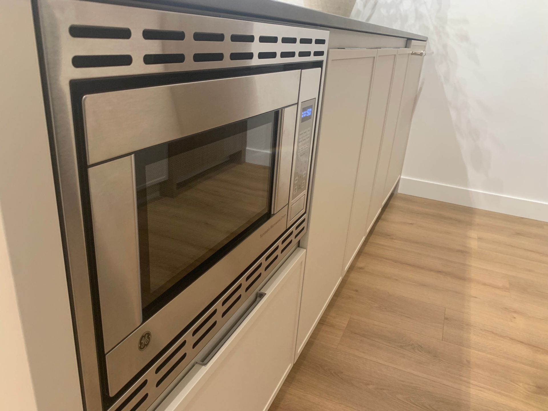 Chapter built in microwave at 58-78 Kong Court, Coquitlam Chapter built in microwave at 58-78 Kong Court, Coquitlam