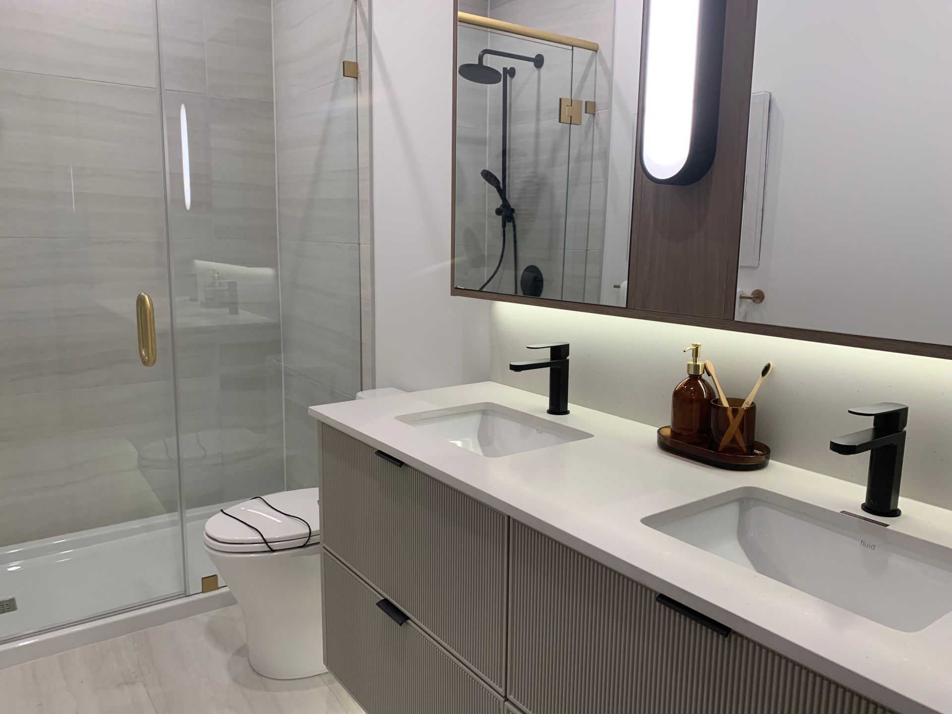 harriswood display ensuite at 611 Harrison Avenue, Coquitlam West, Coquitlam harriswood display ensuite at 611 Harrison Avenue, Coquitlam West, Coquitlam