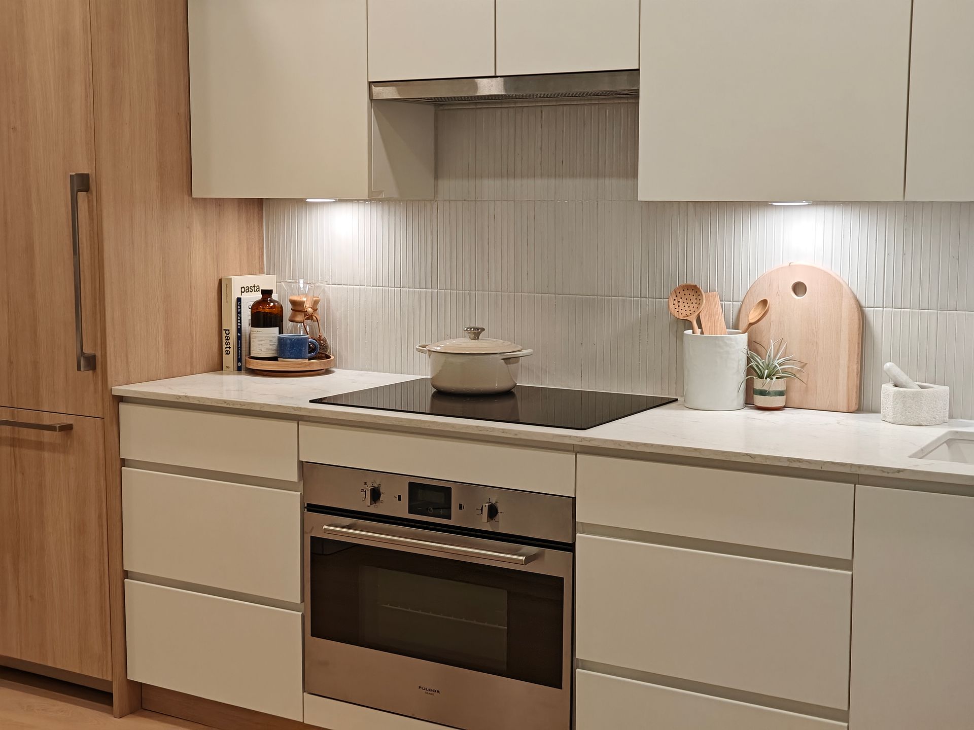 stove-area at 2465 Semlin Drive, Grandview Woodland, Vancouver East stove-area at 2465 Semlin Drive, Grandview Woodland, Vancouver East